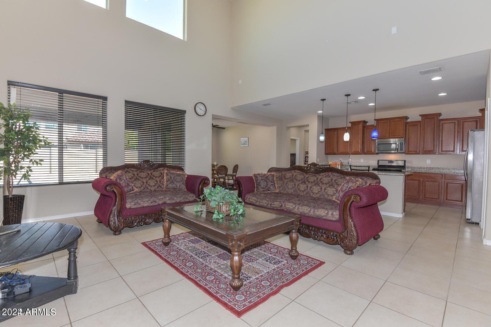 10742 W PRICKLY PEAR Trail