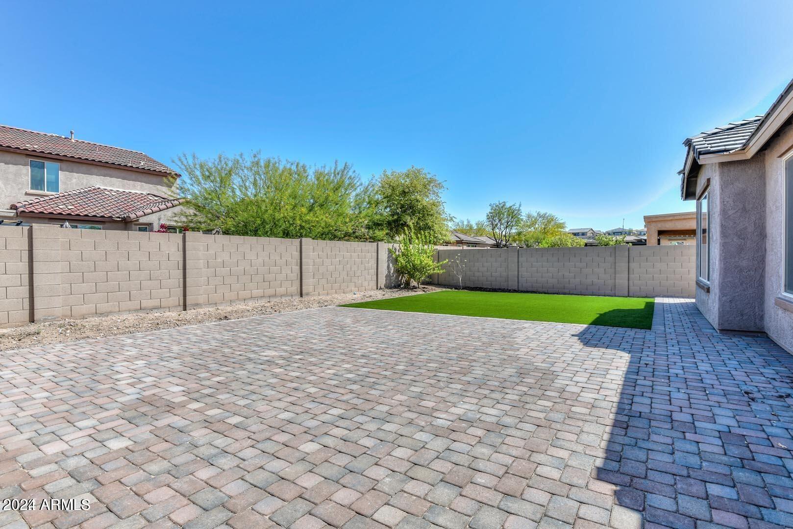 10742 W PRICKLY PEAR Trail