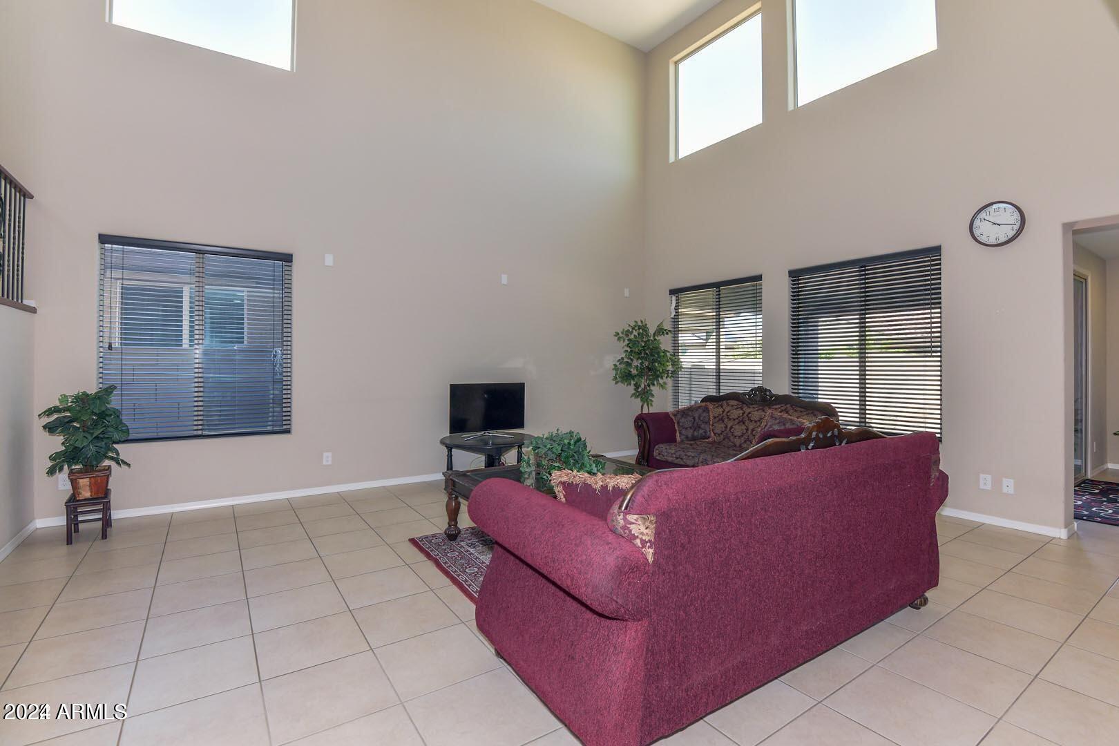 10742 W PRICKLY PEAR Trail