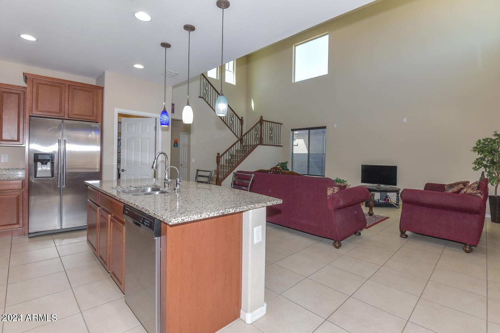 10742 W PRICKLY PEAR Trail