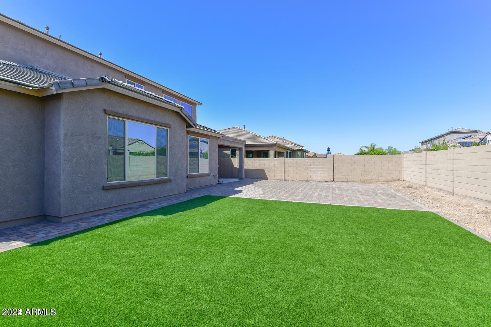 10742 W PRICKLY PEAR Trail