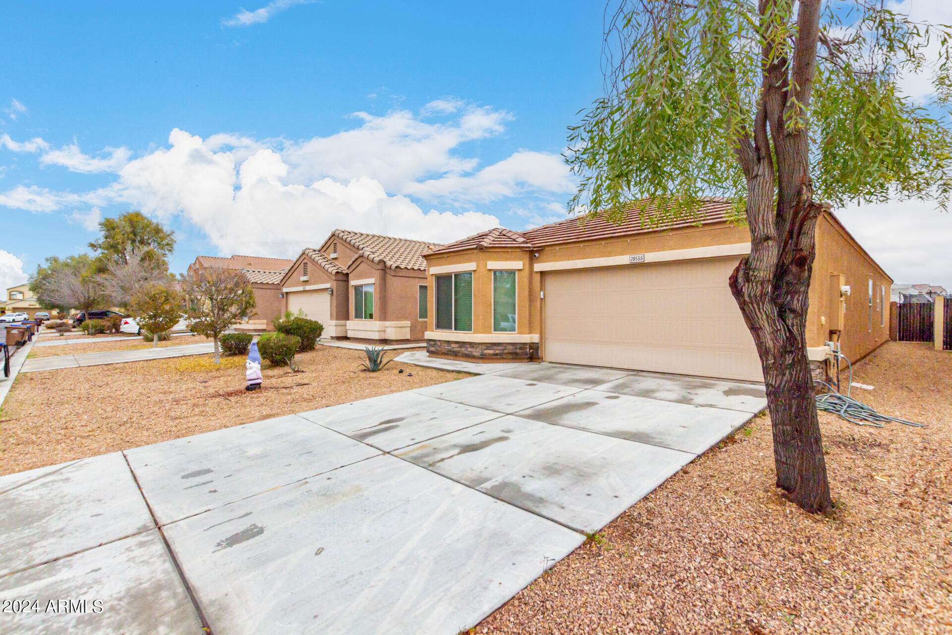 28555 N MOONSTONE Way
