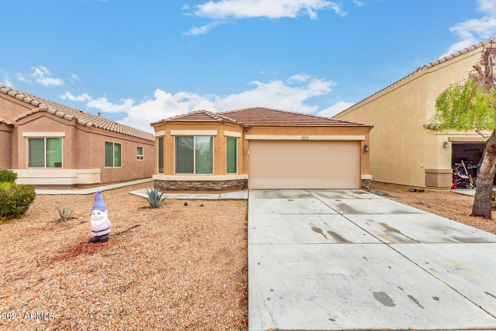 28555 N MOONSTONE Way