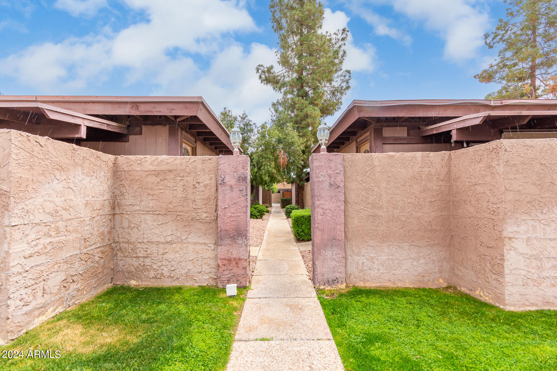 911 S CASITAS Drive, B
