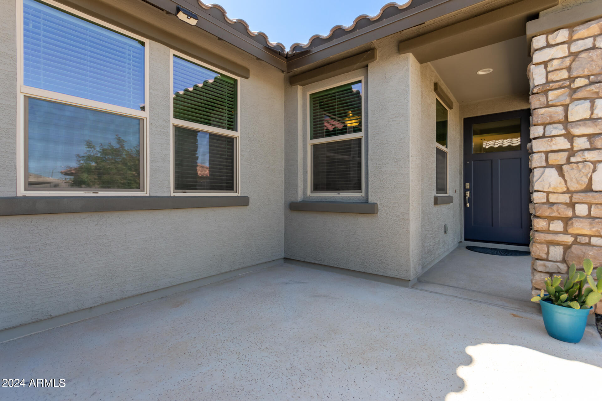 41373 W CARLISLE Lane