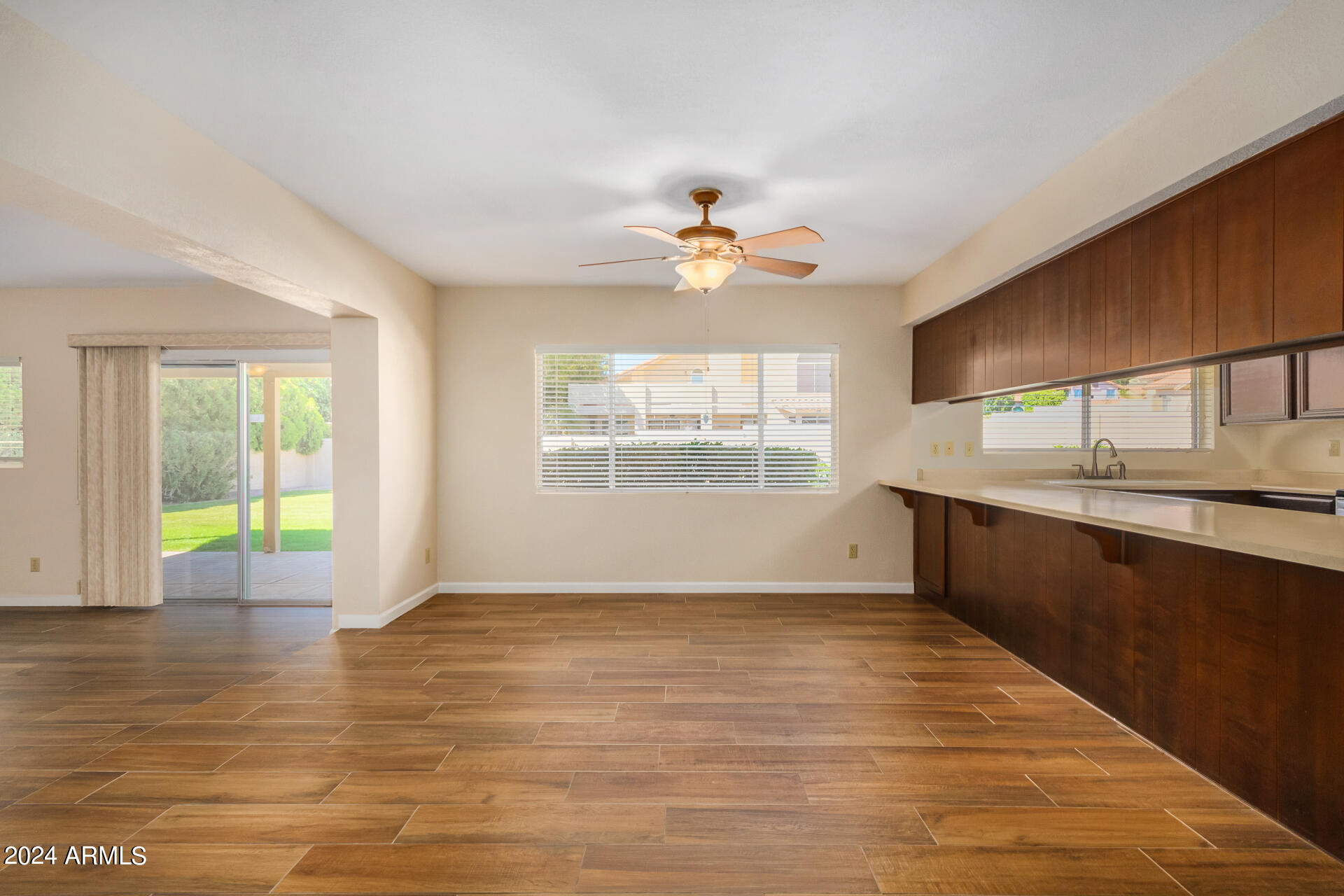 1138 E ACOMA Drive