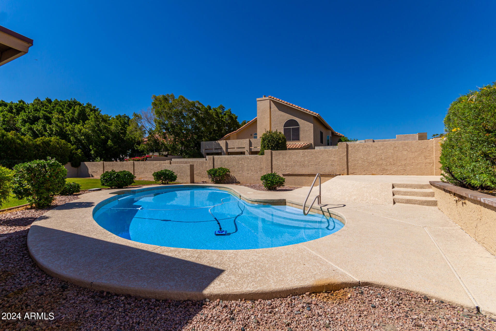 1138 E ACOMA Drive