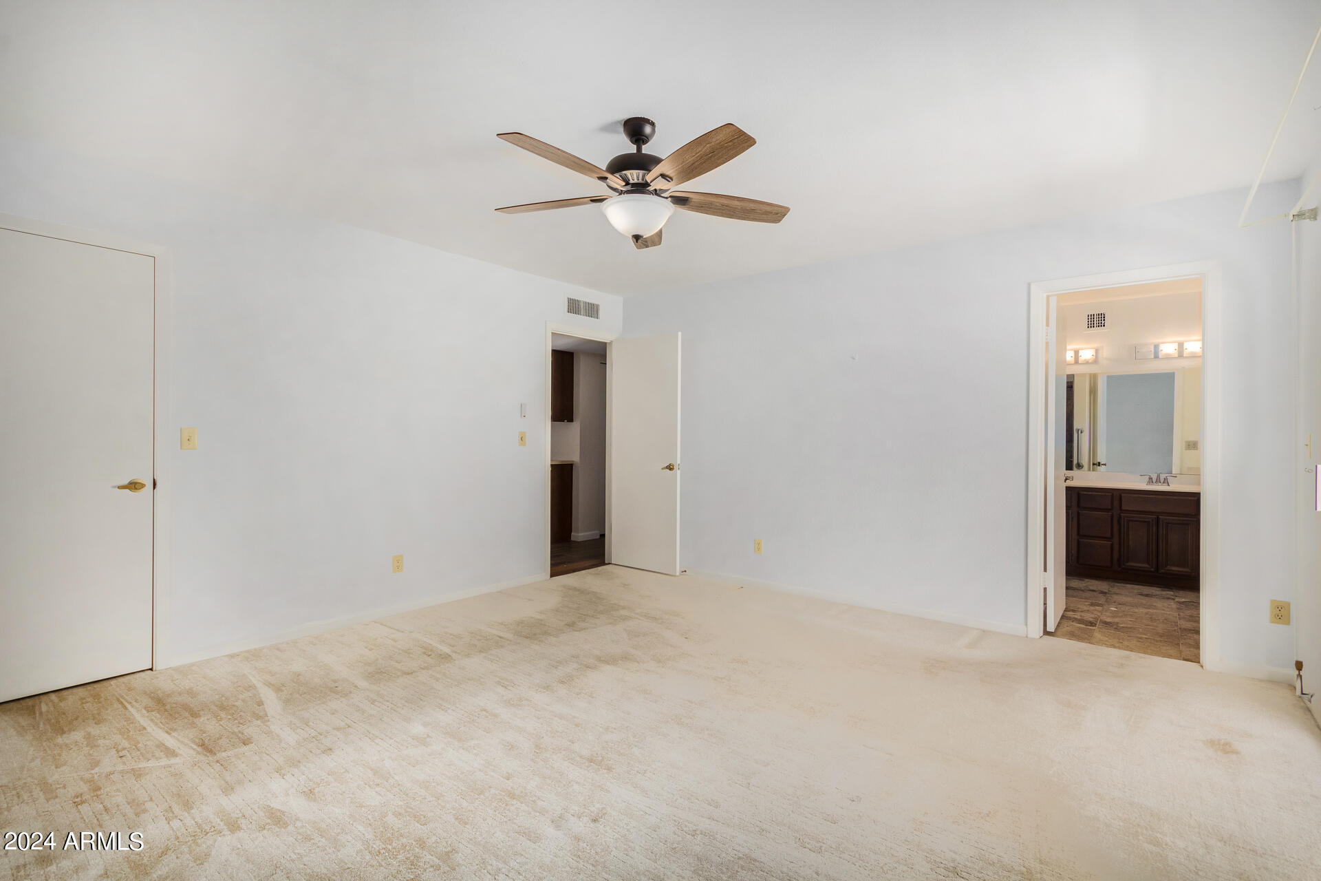 1138 E ACOMA Drive