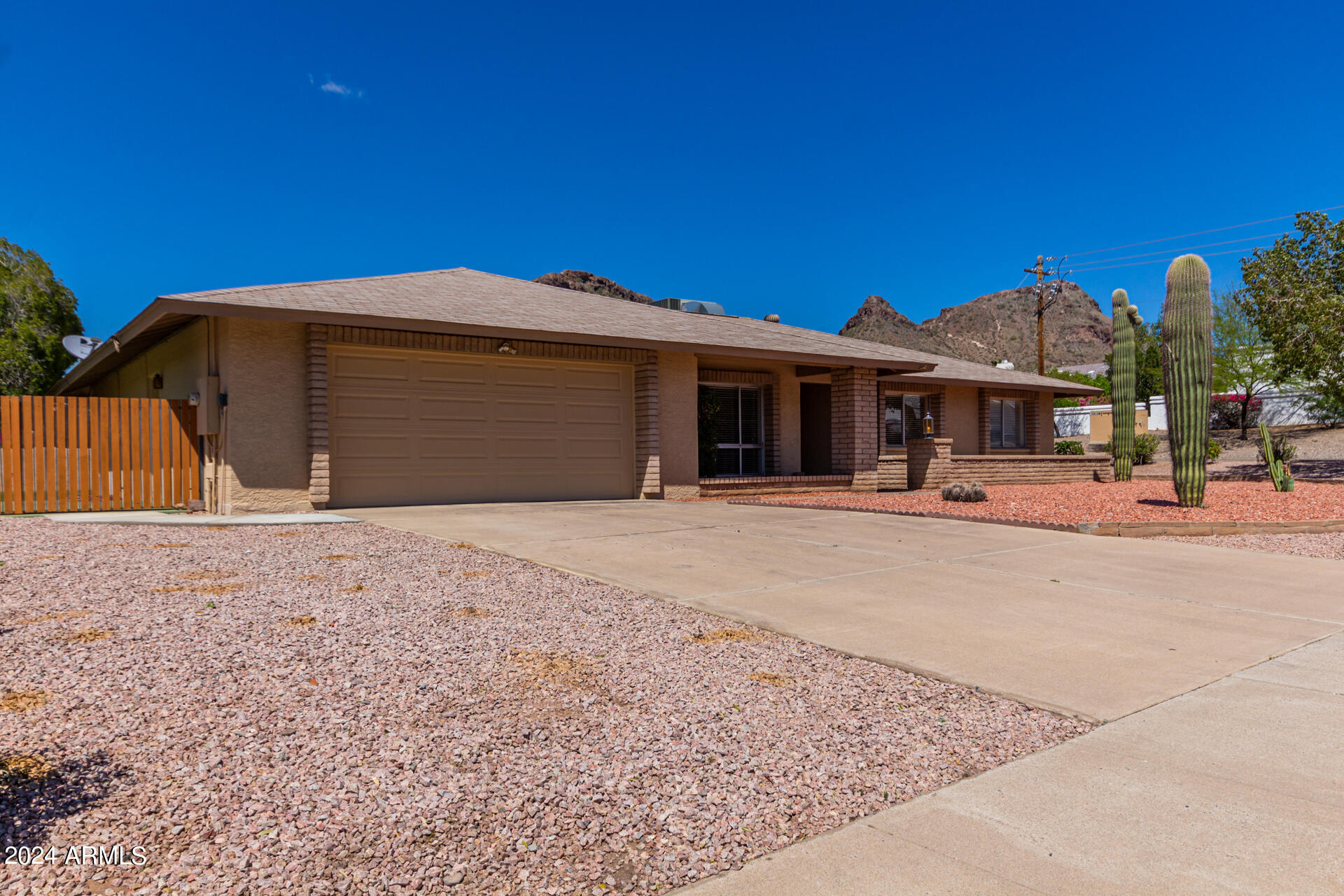1138 E ACOMA Drive