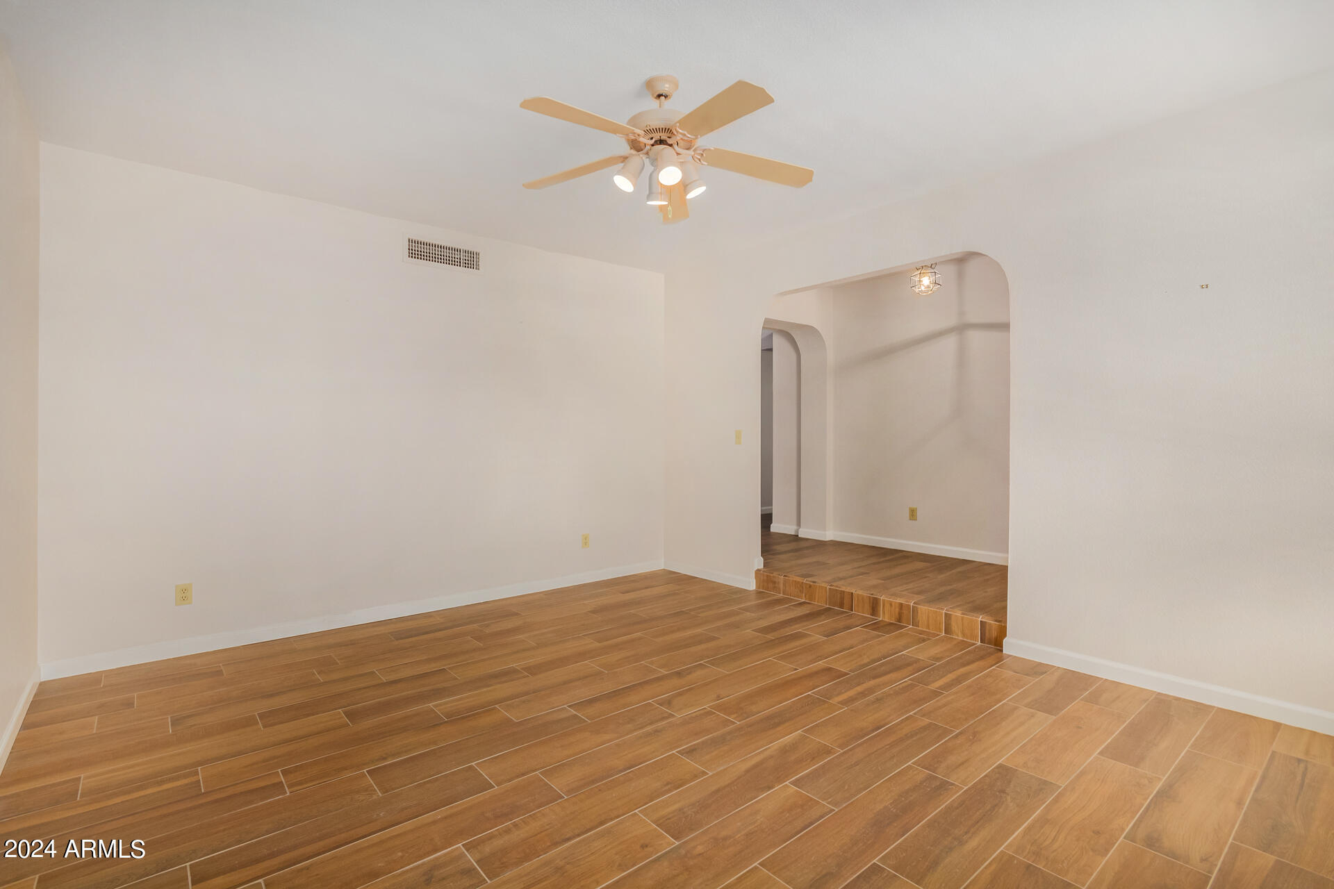 1138 E ACOMA Drive