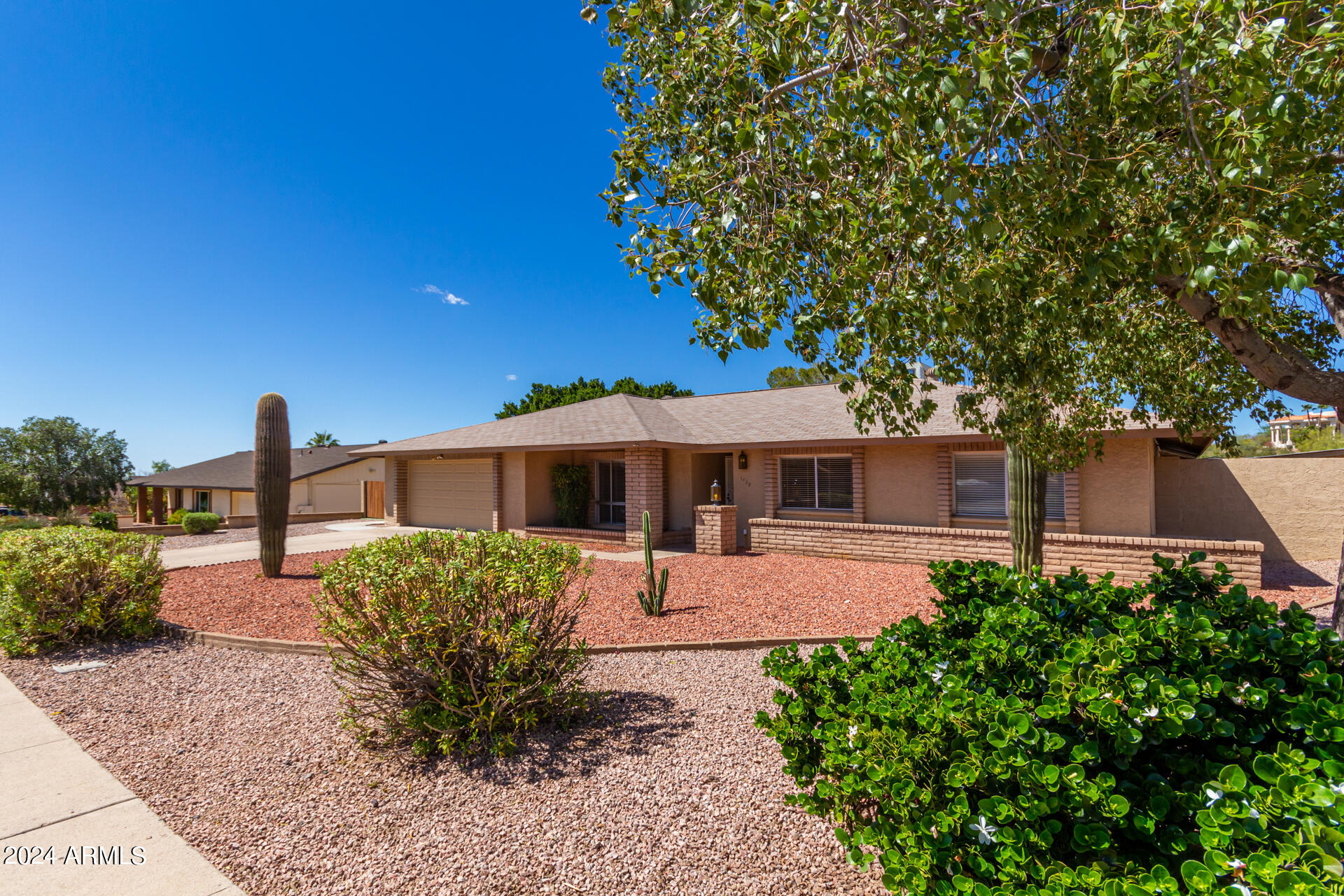 1138 E ACOMA Drive