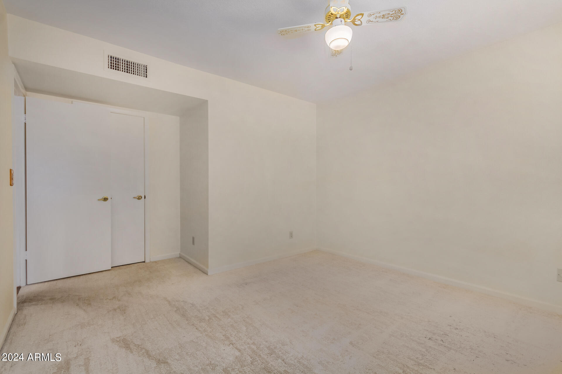 1138 E ACOMA Drive