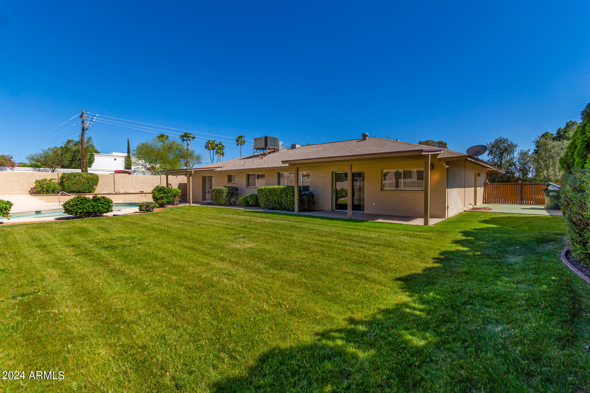 1138 E ACOMA Drive