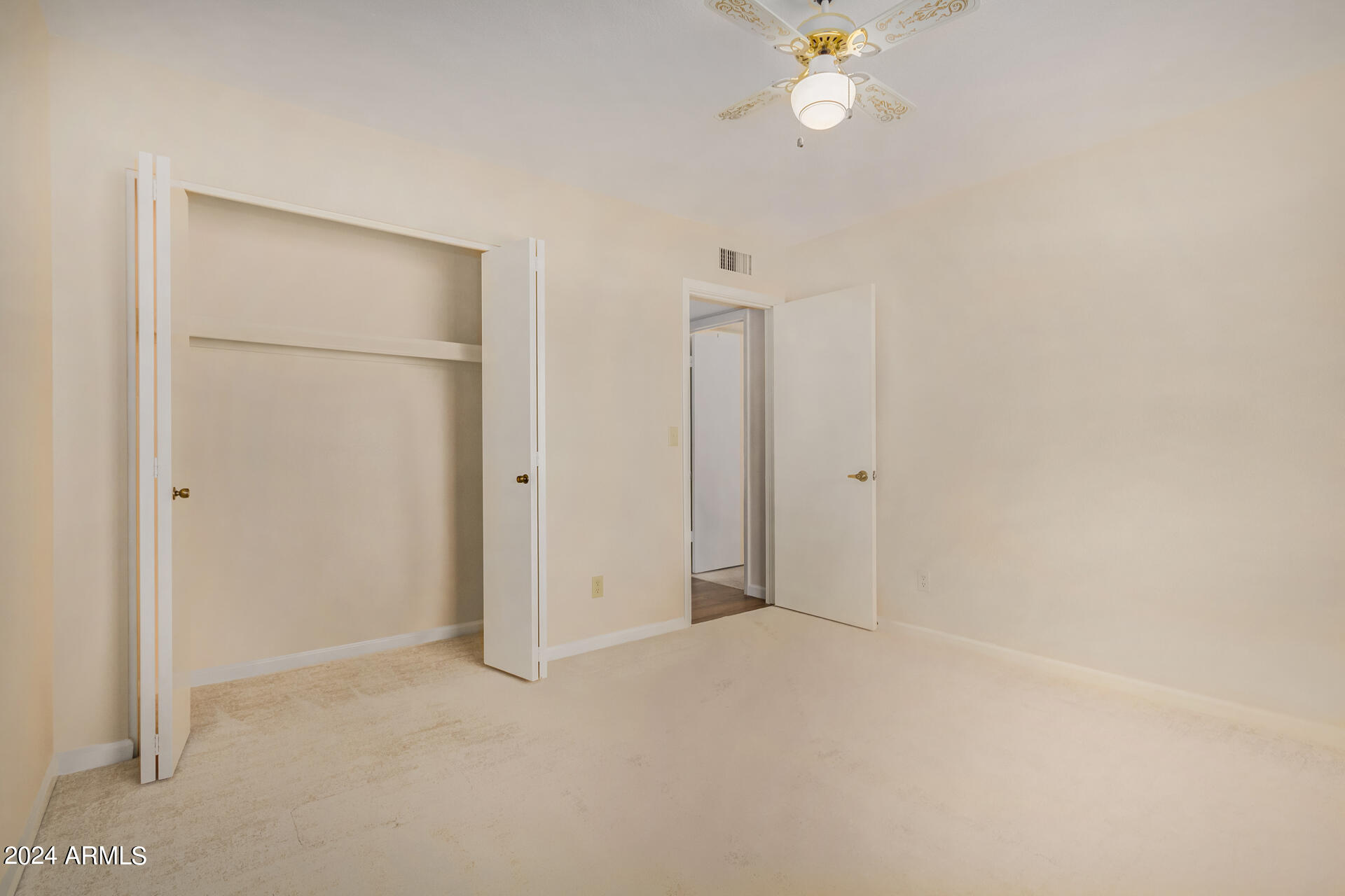 1138 E ACOMA Drive