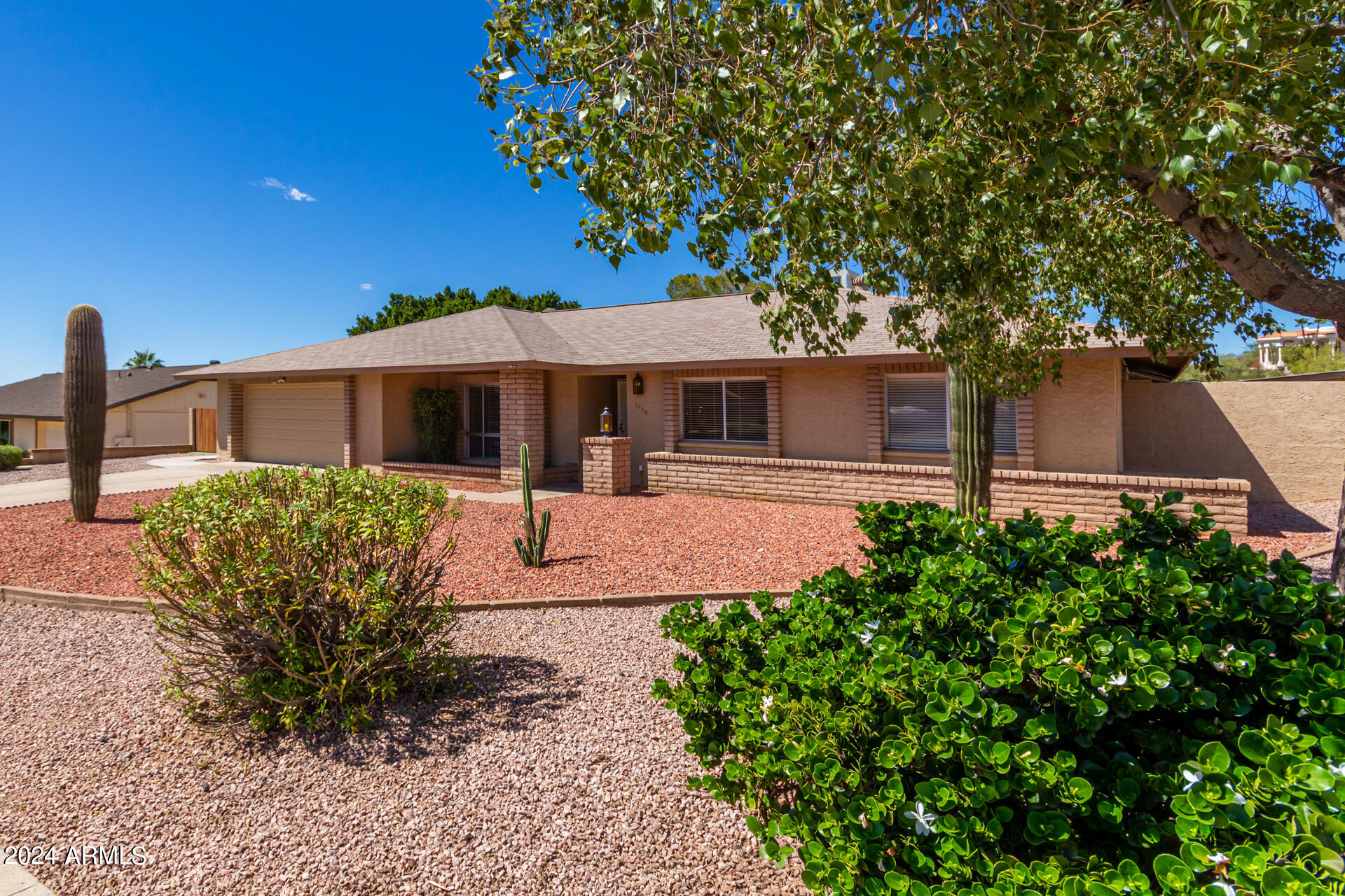 1138 E ACOMA Drive
