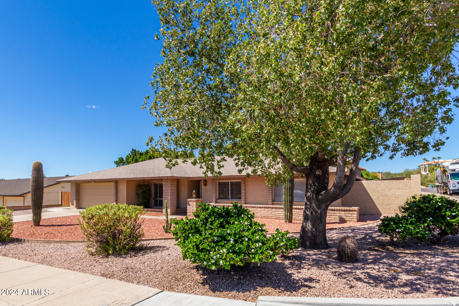 1138 E ACOMA Drive