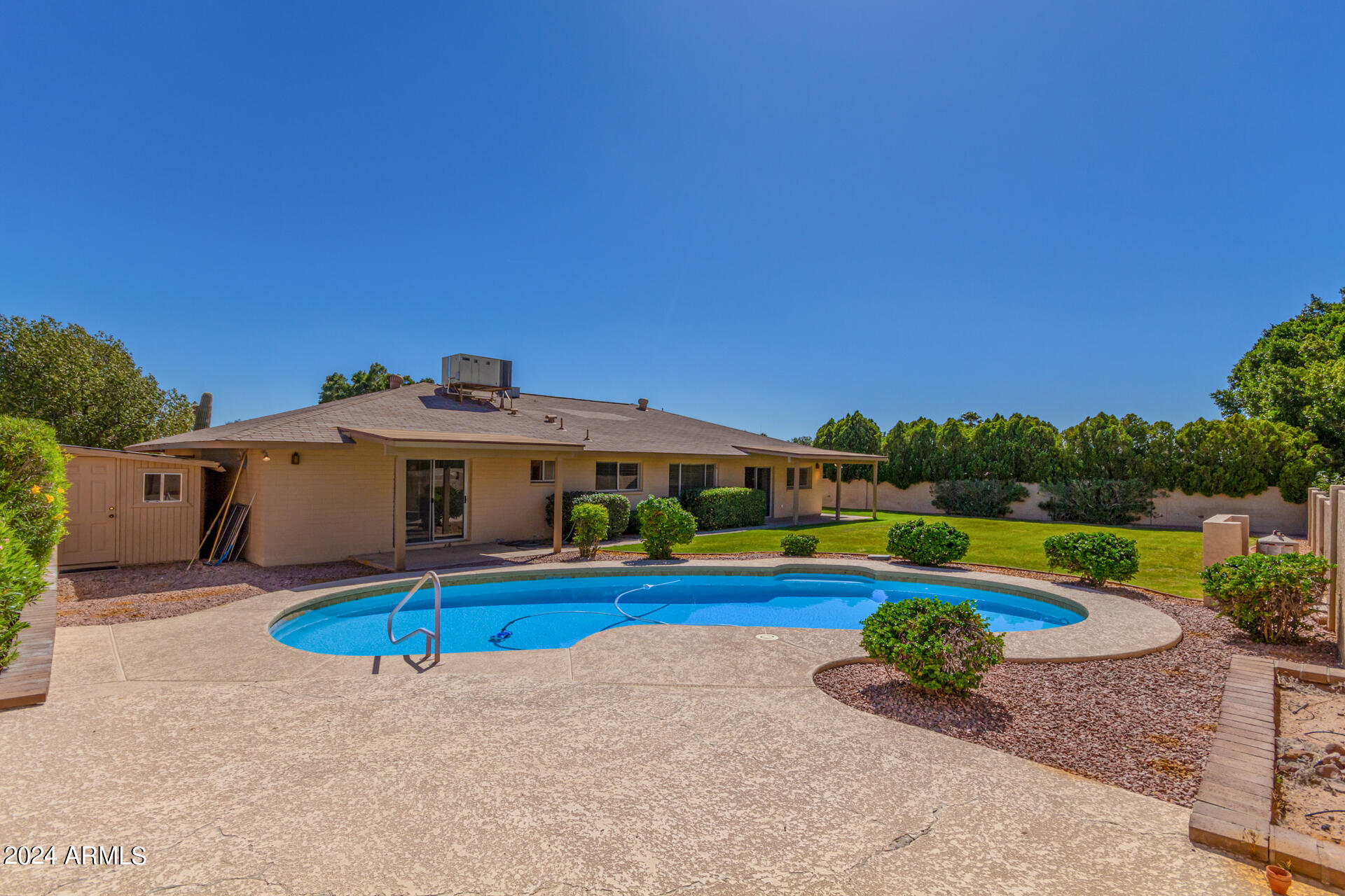 1138 E ACOMA Drive