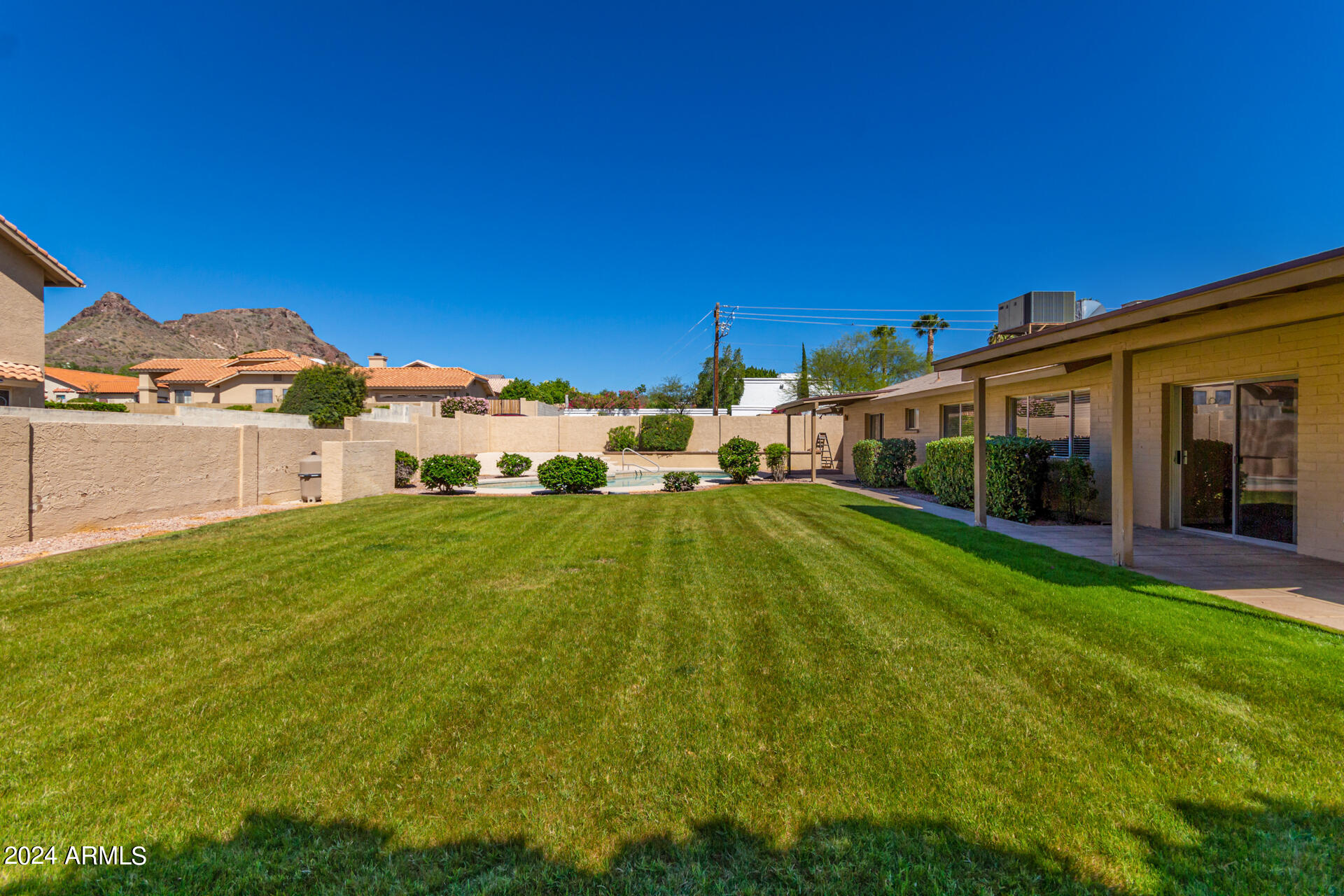 1138 E ACOMA Drive