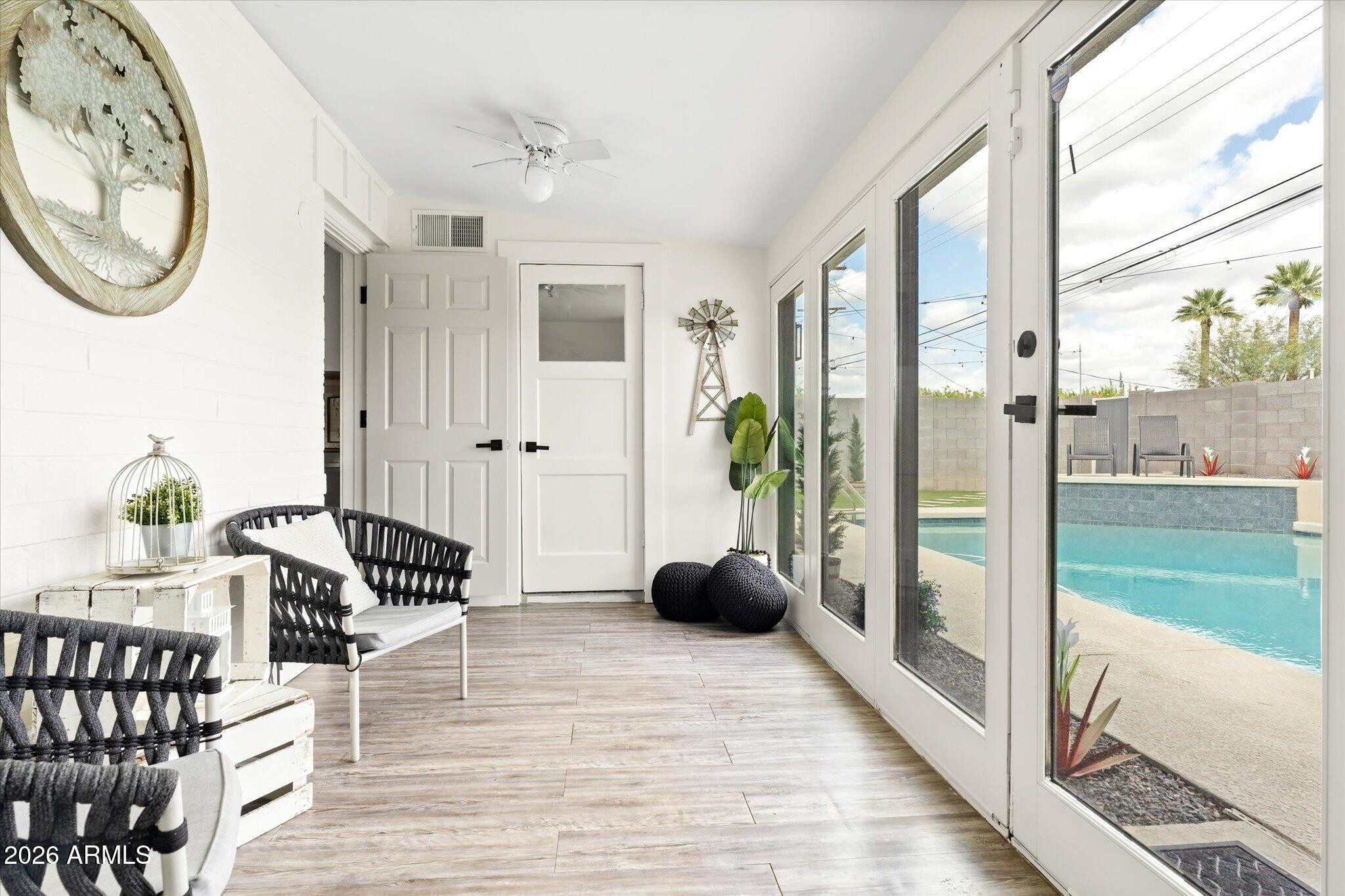 423 N 73rd Place