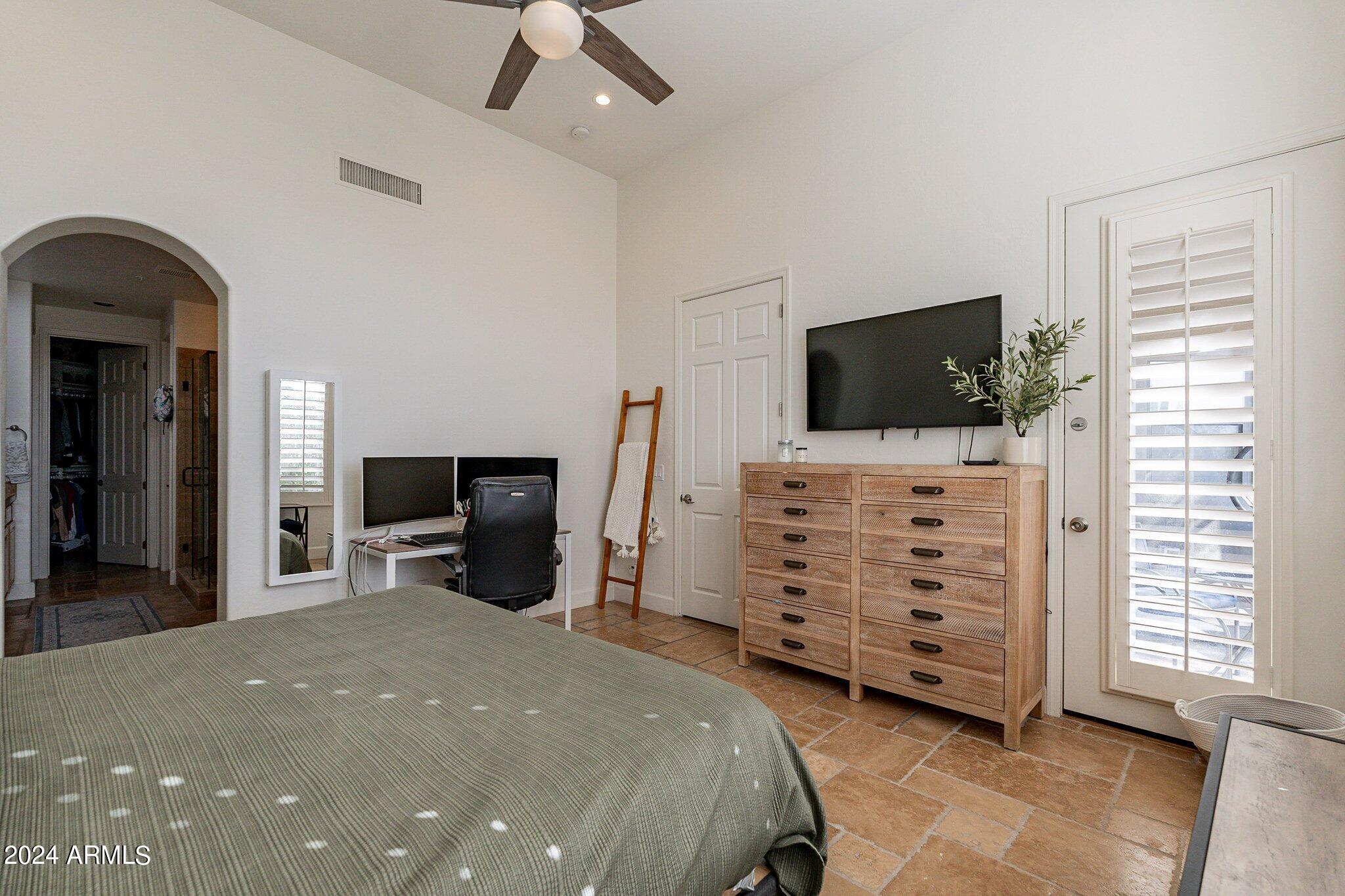 20802 N GRAYHAWK Drive, 1185