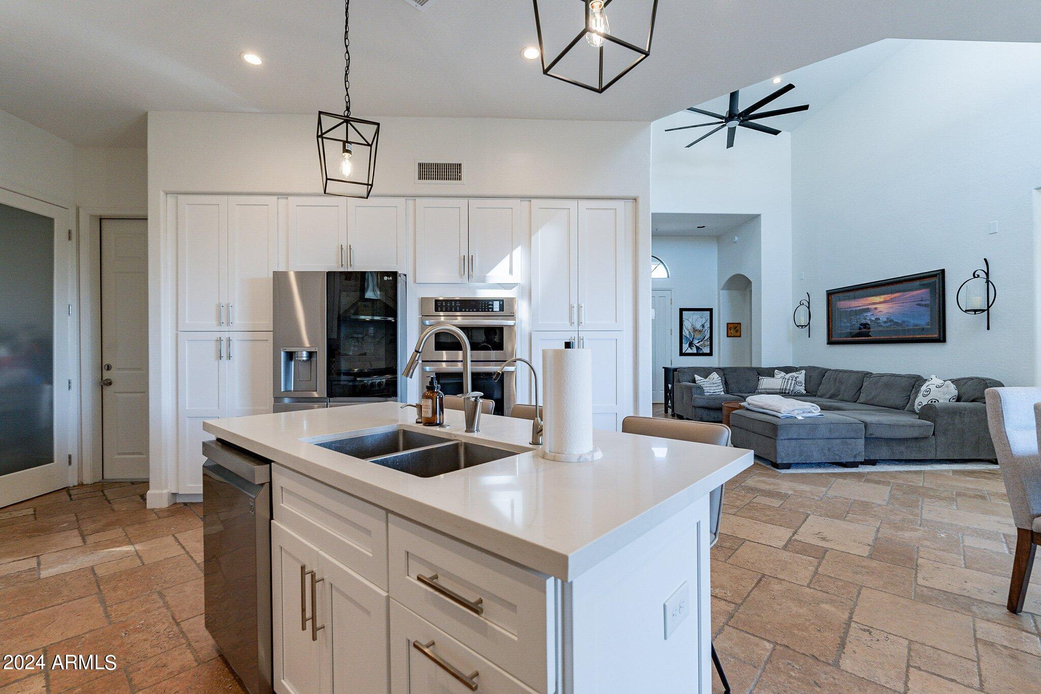 20802 N GRAYHAWK Drive, 1185