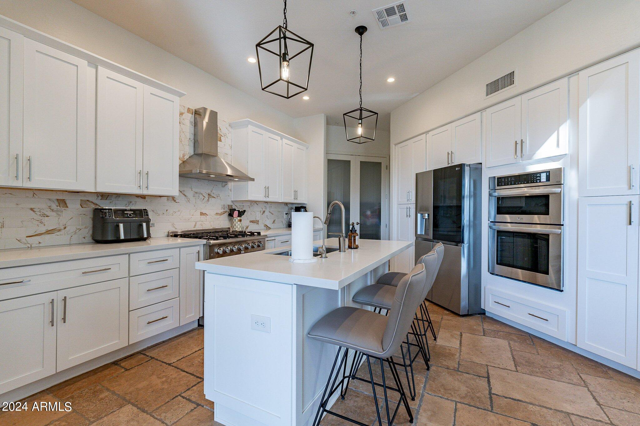 20802 N GRAYHAWK Drive, 1185