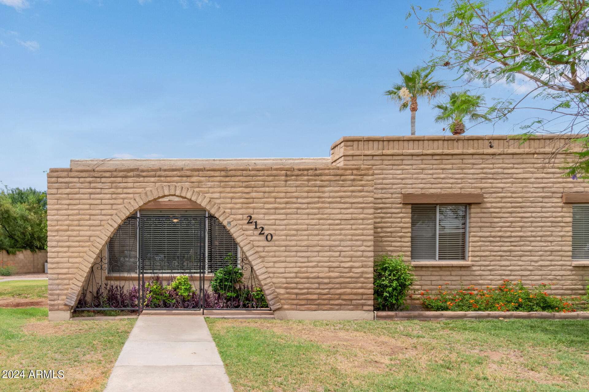 2120 E VILLA Court