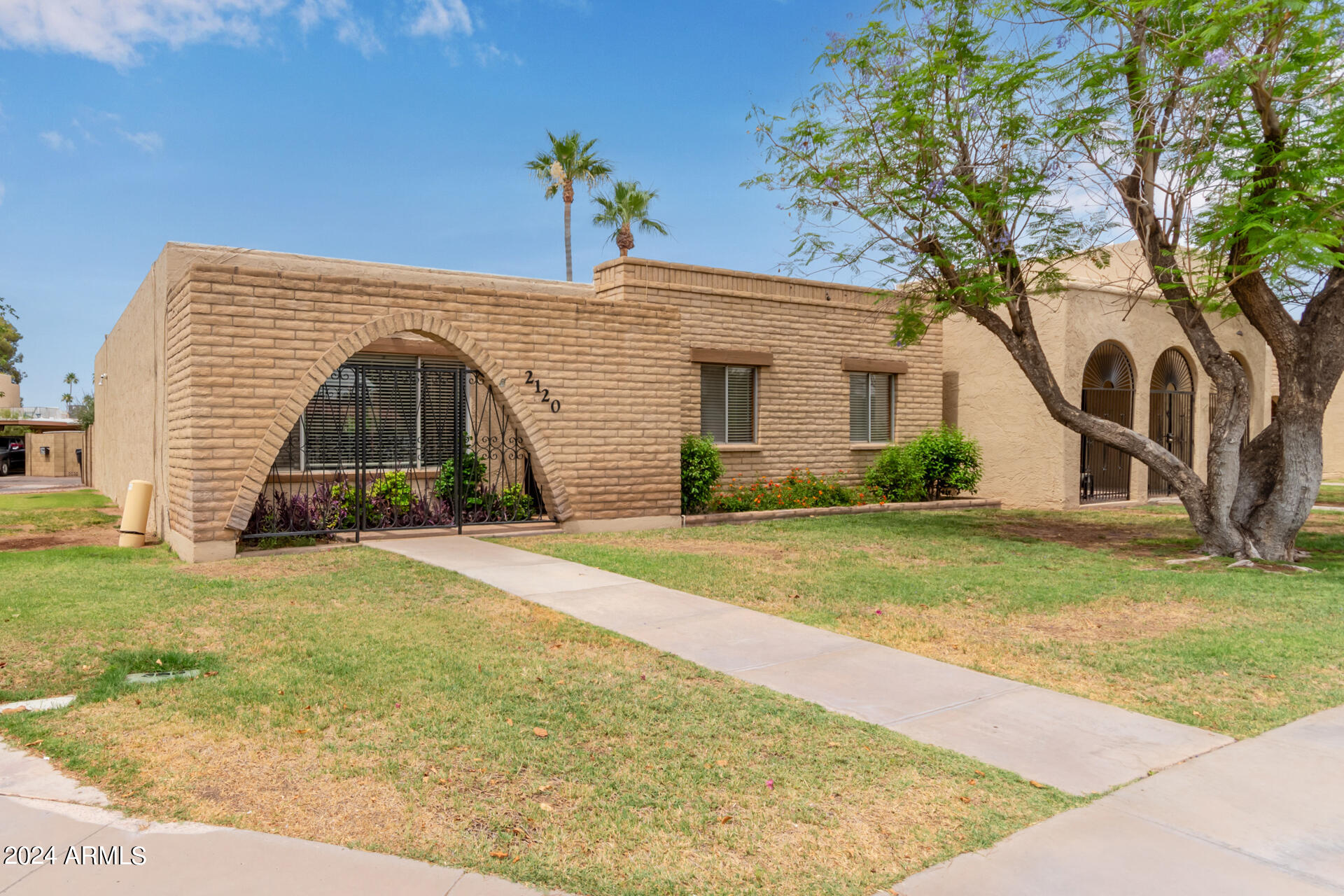 2120 E VILLA Court