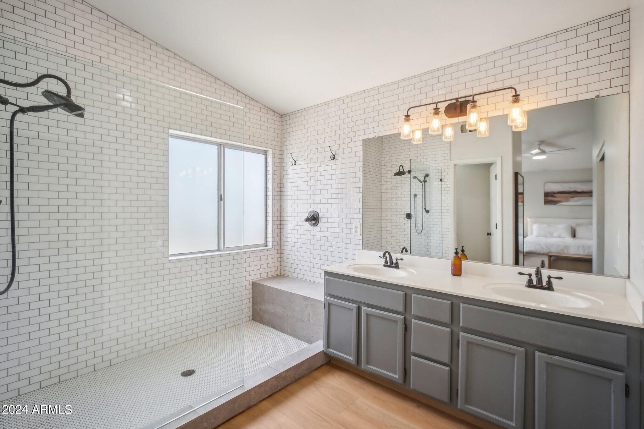 3364 E MENADOTA Drive