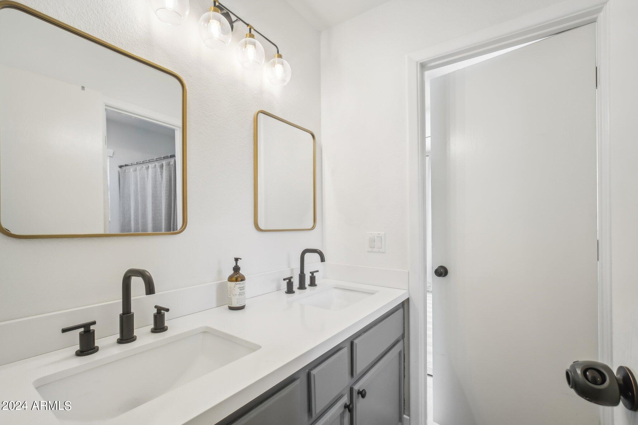 3364 E MENADOTA Drive