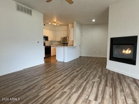 1701 E COLTER Street, 437