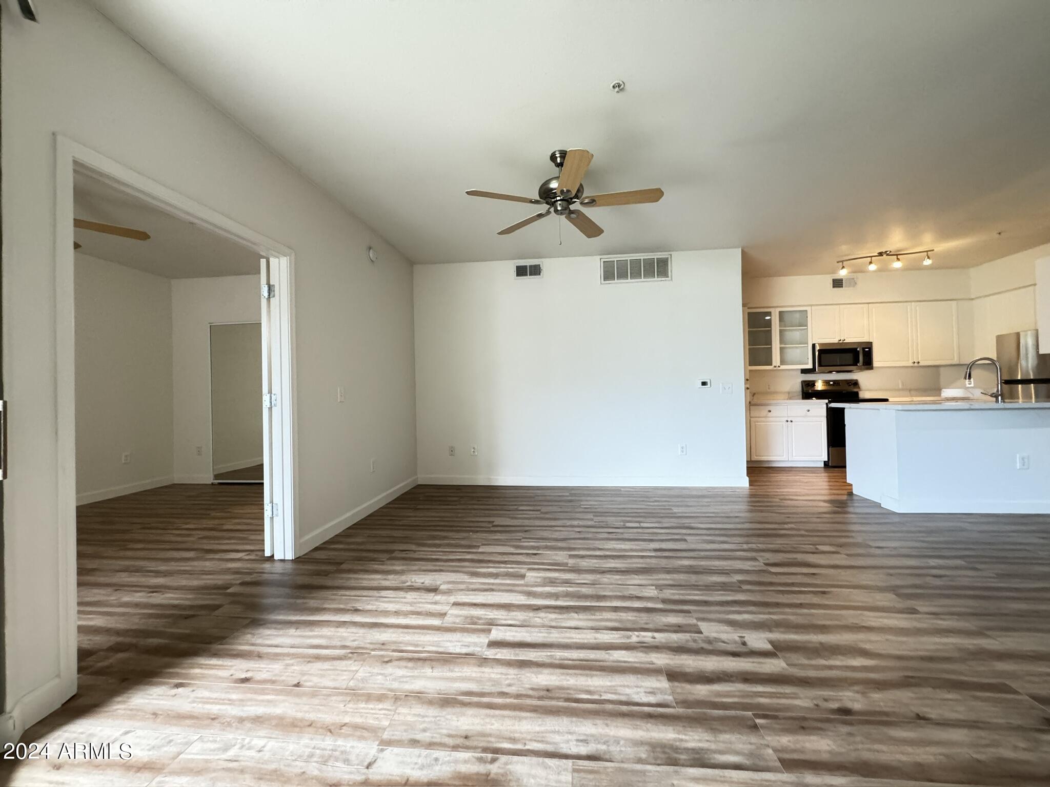 1701 E COLTER Street, 437