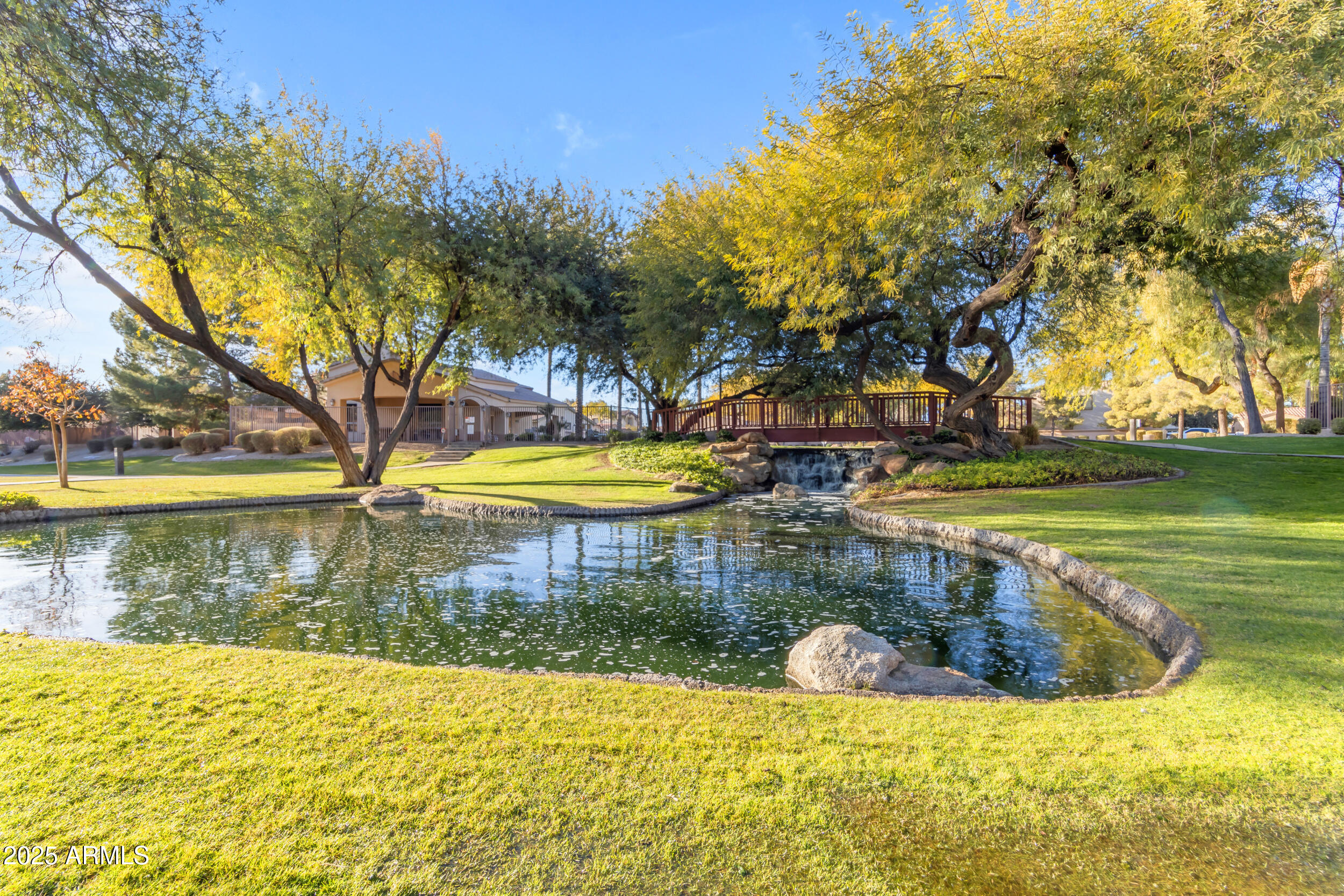 2067 W PERIWINKLE Way