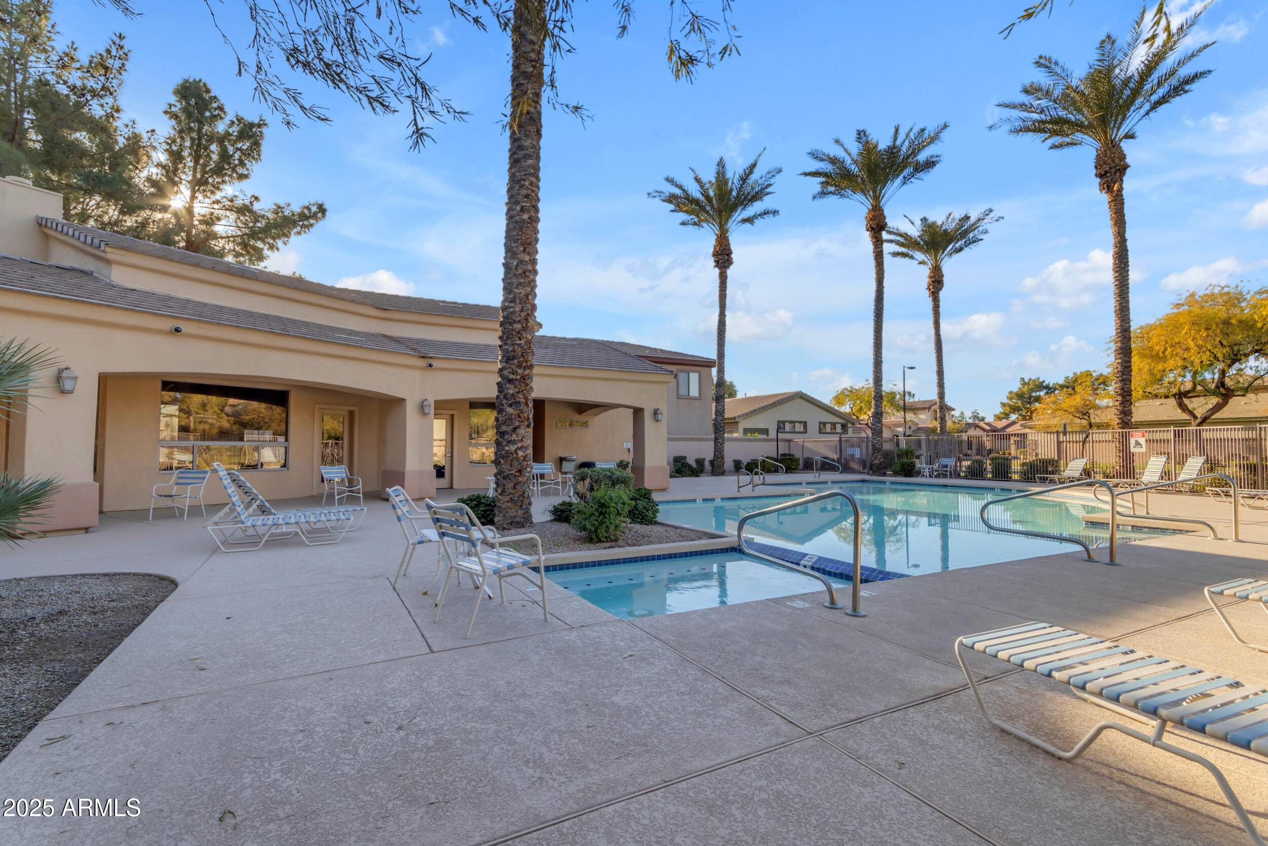 2067 W PERIWINKLE Way