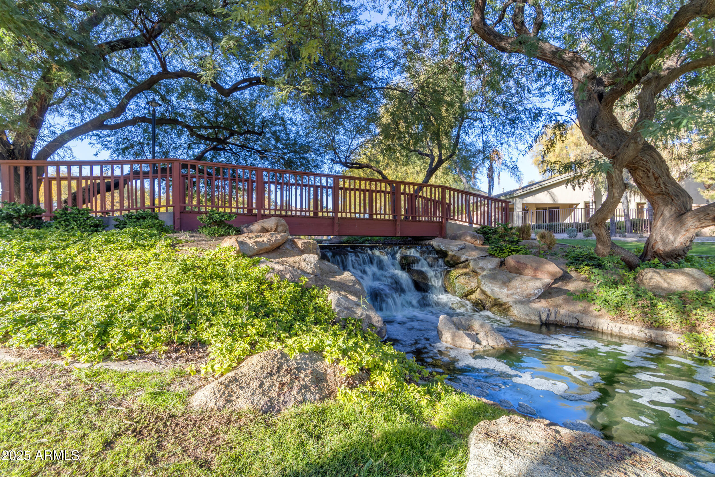 2067 W PERIWINKLE Way