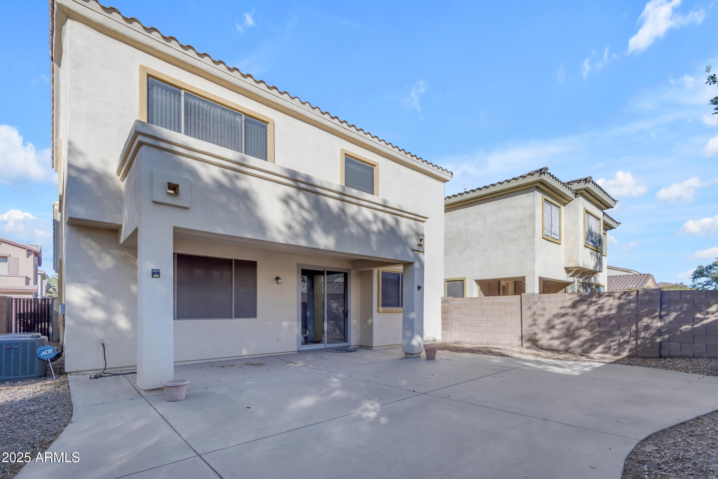 2067 W PERIWINKLE Way