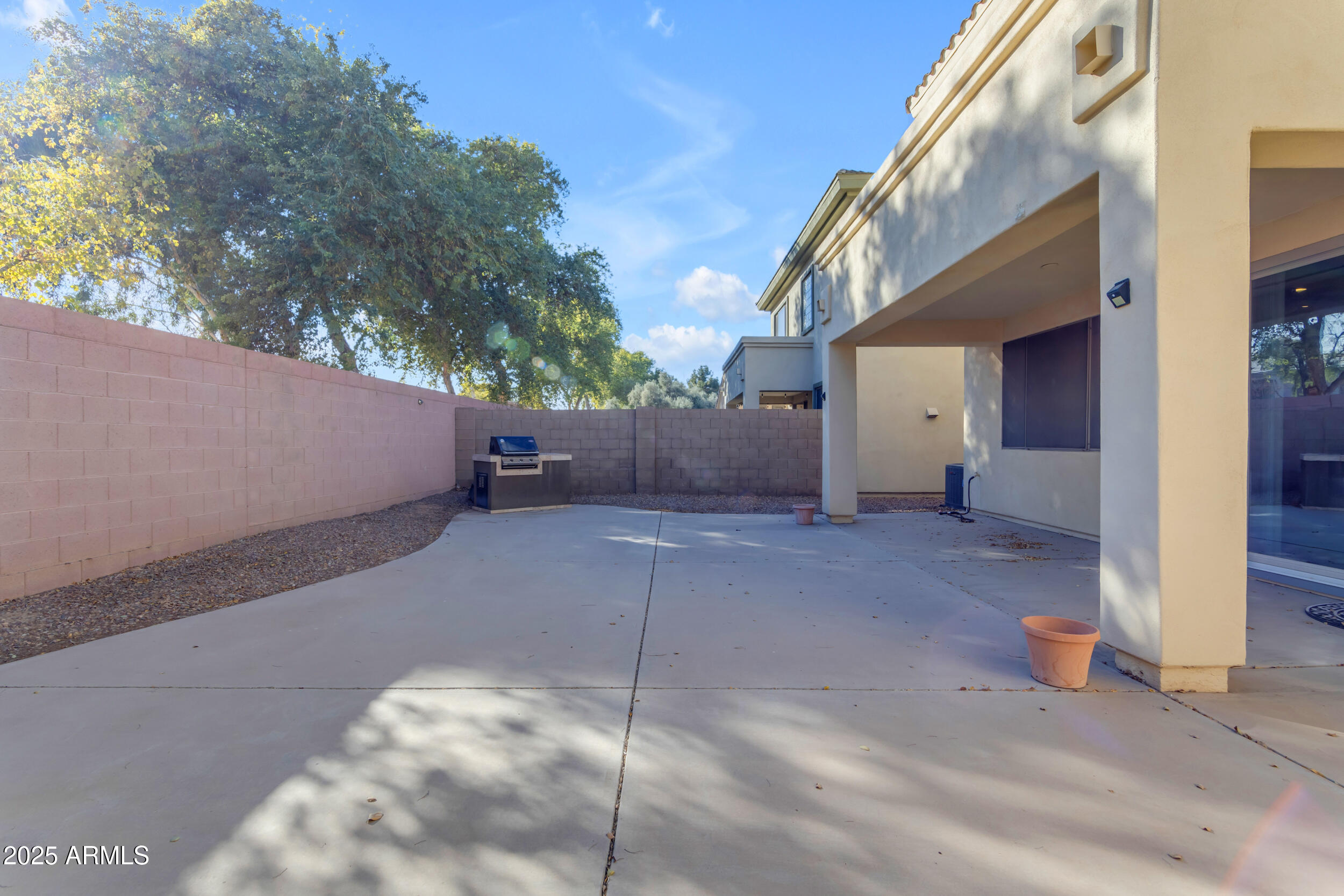 2067 W PERIWINKLE Way