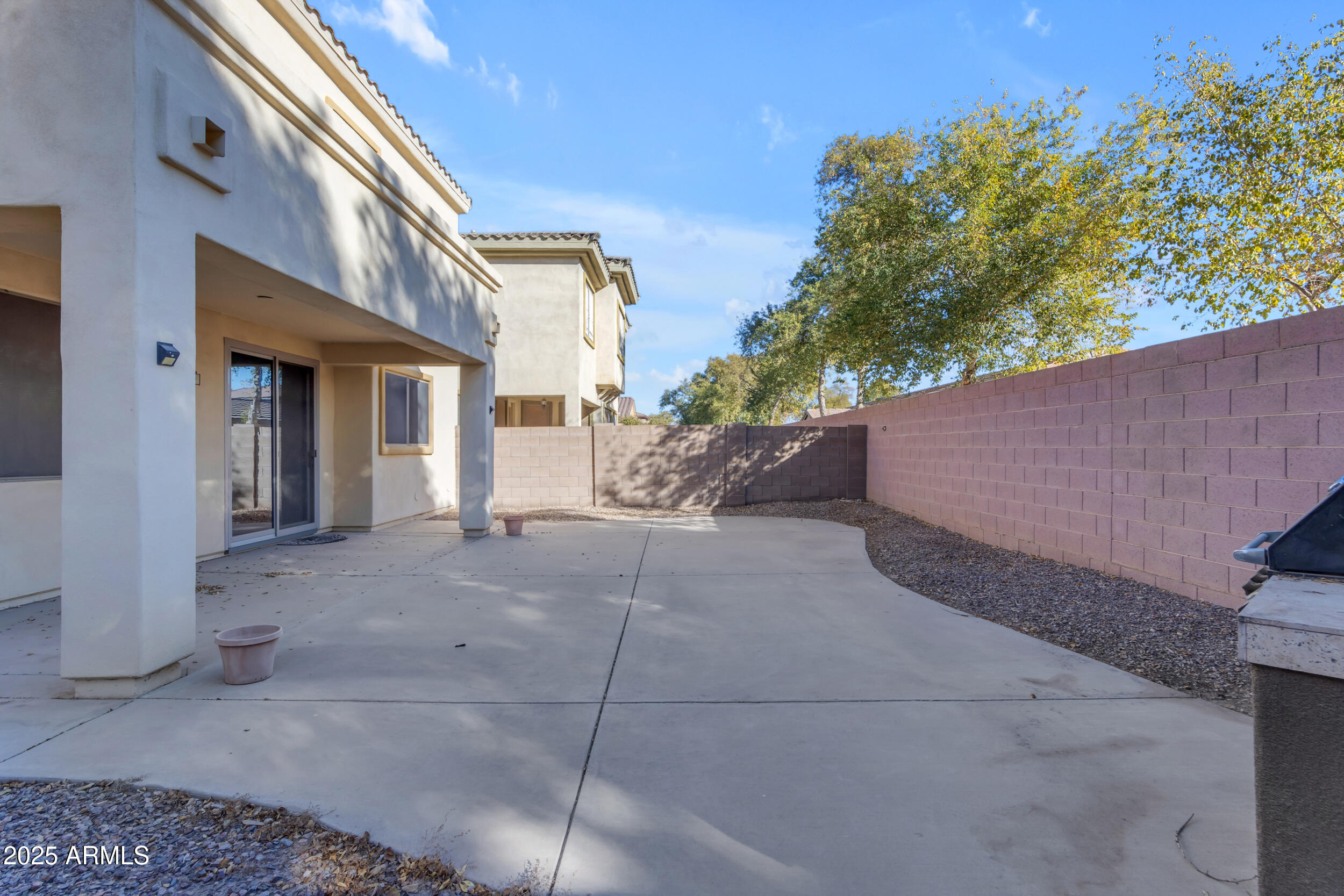 2067 W PERIWINKLE Way