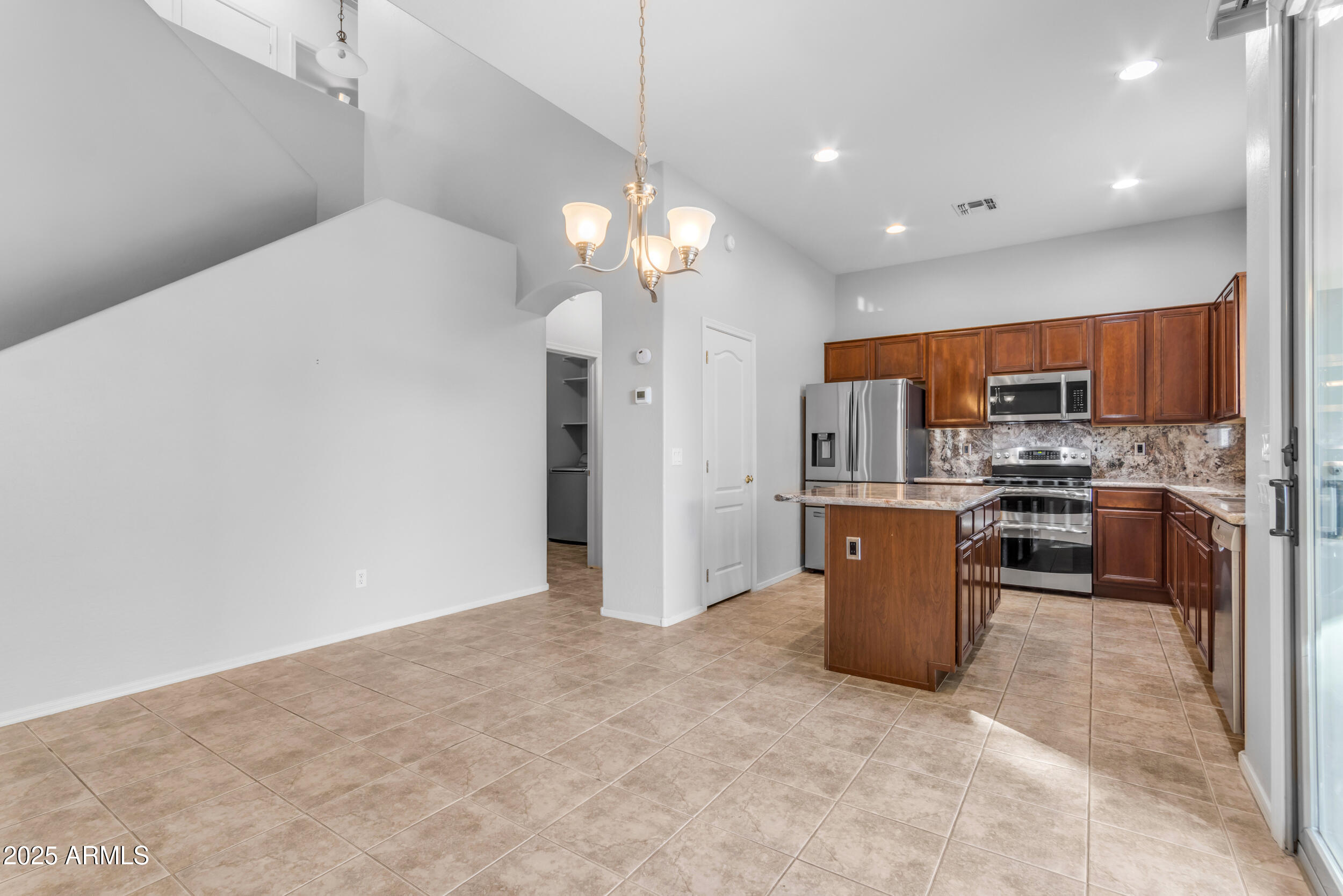 2067 W PERIWINKLE Way