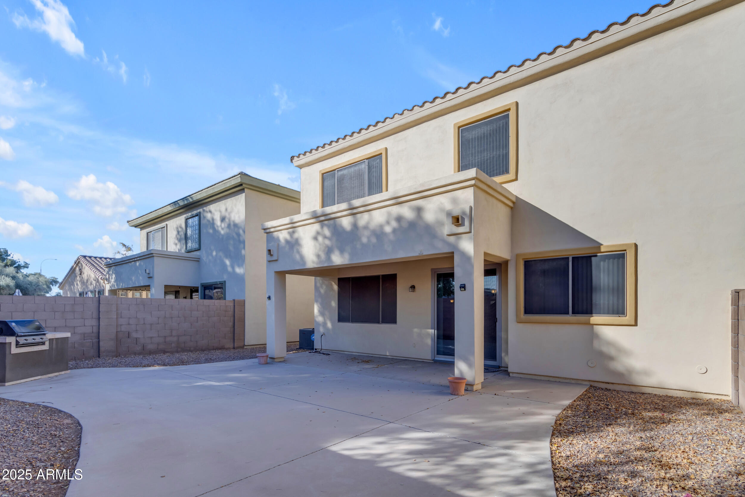 2067 W PERIWINKLE Way