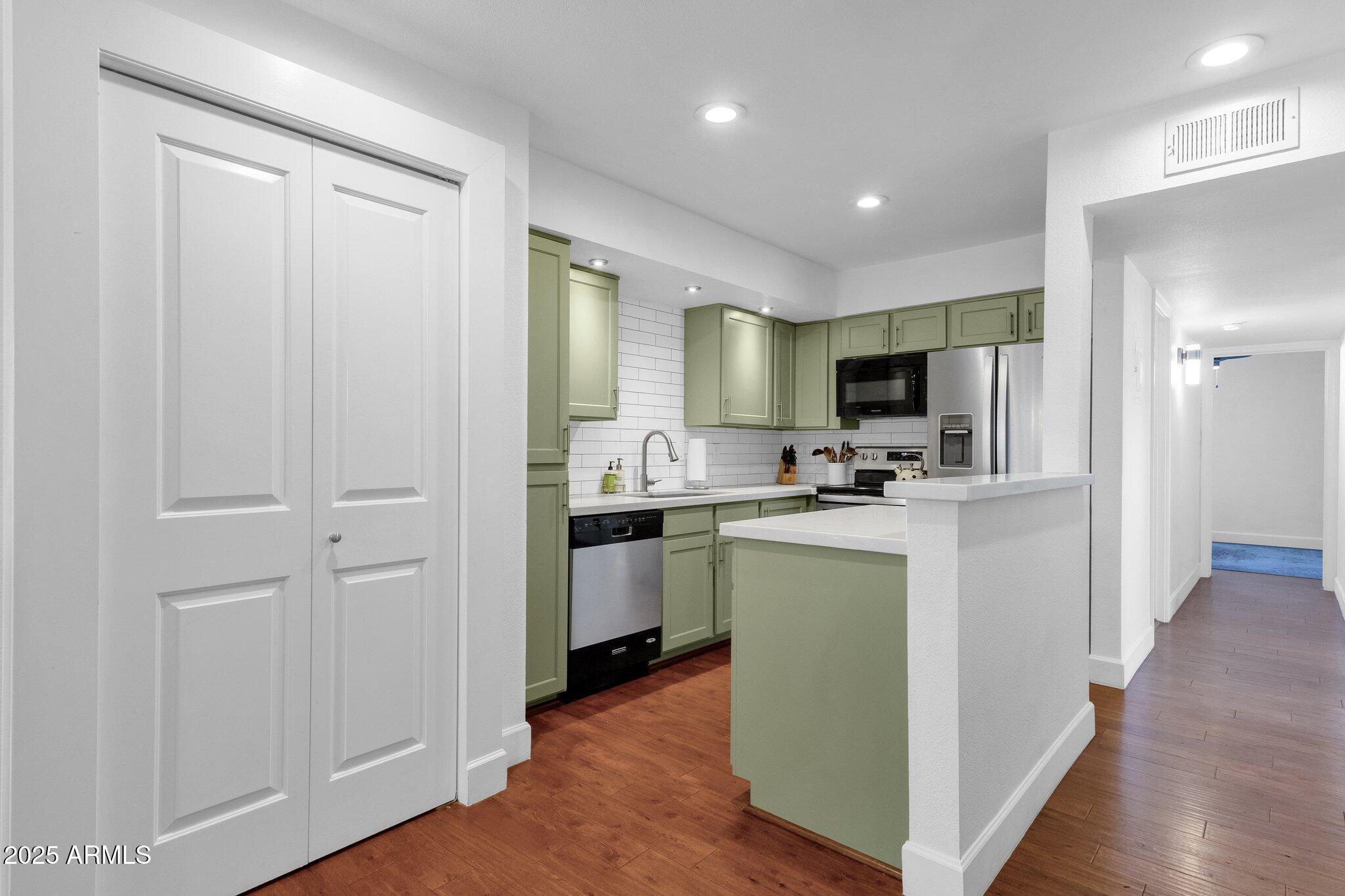 1241 E MEDLOCK Drive, 110