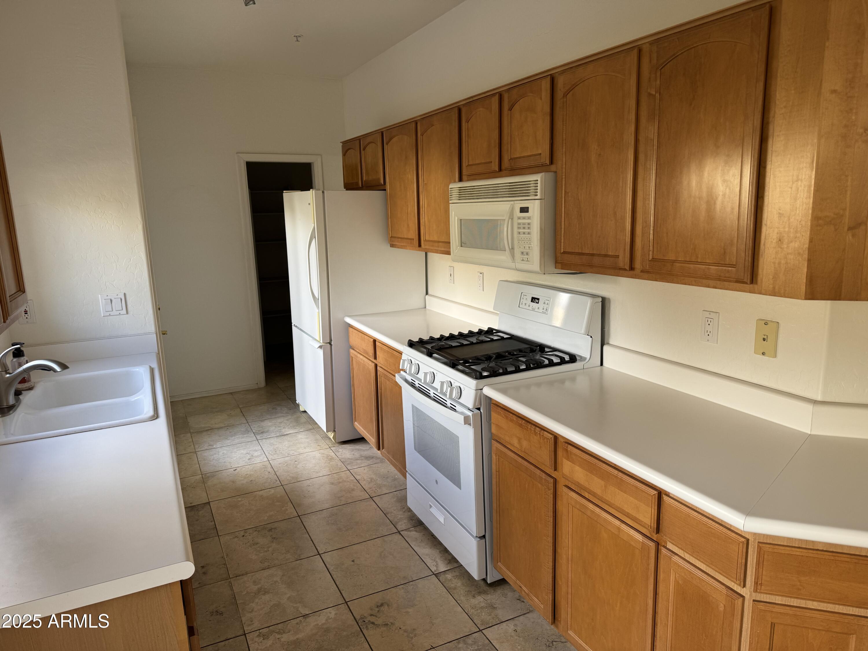 9065 E GARY Road, 124