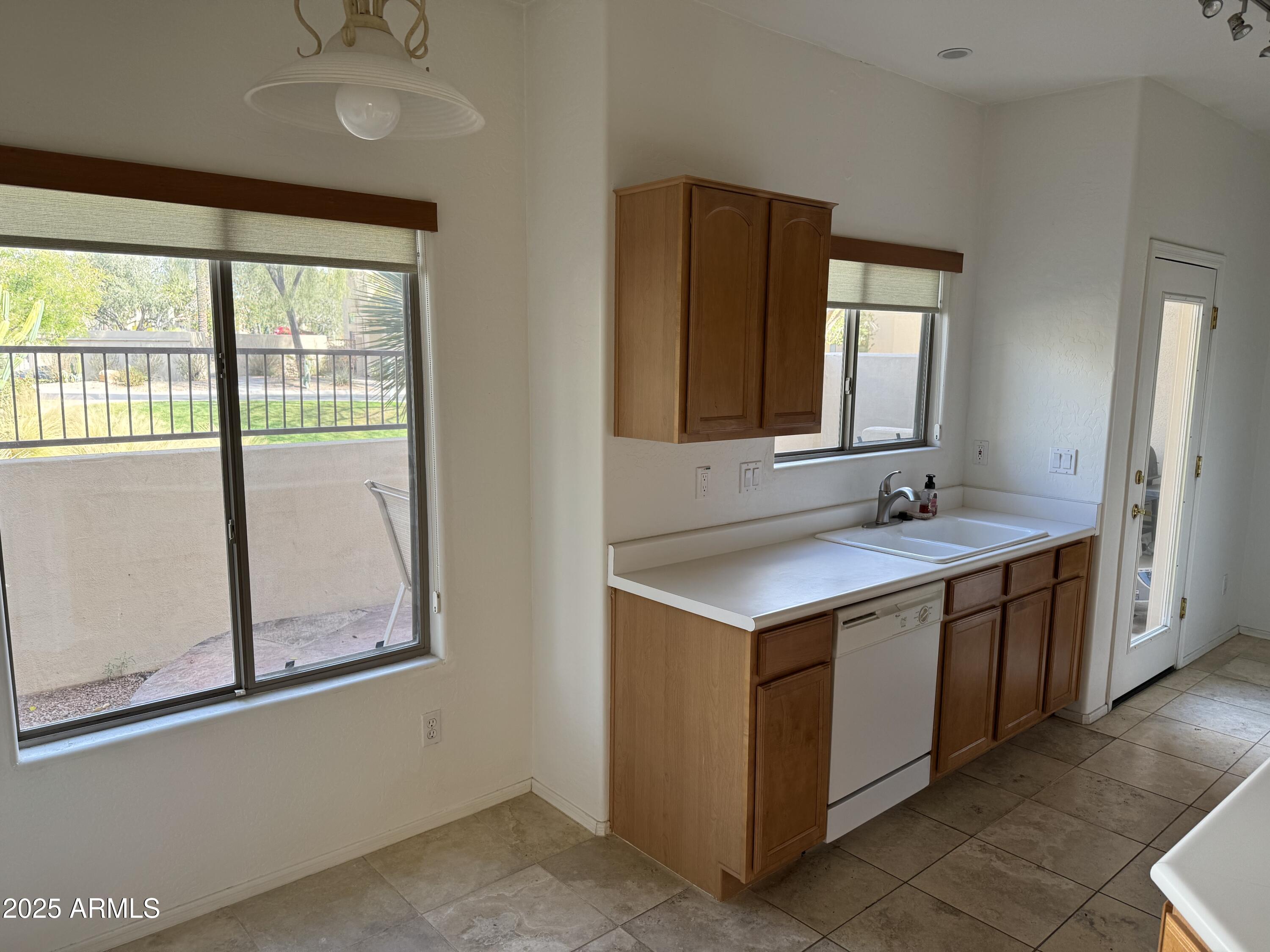 9065 E GARY Road, 124