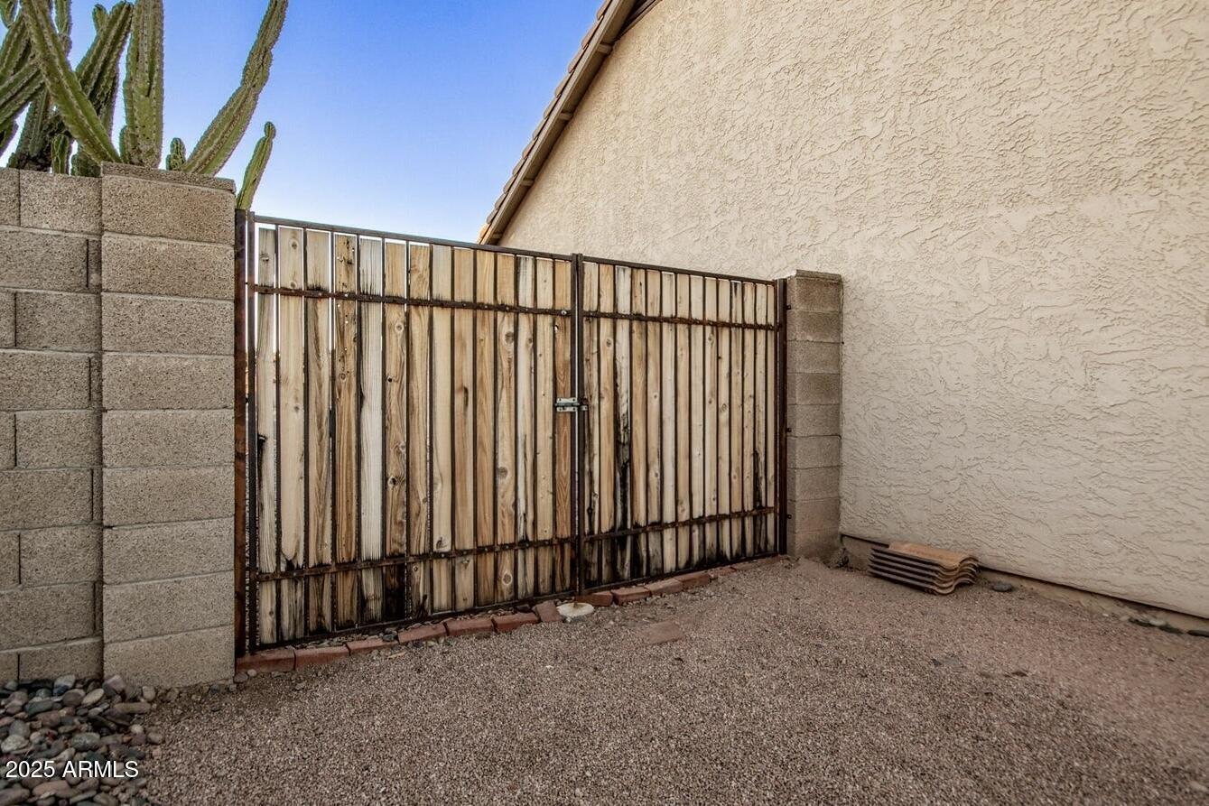 169 S COMANCHE Drive