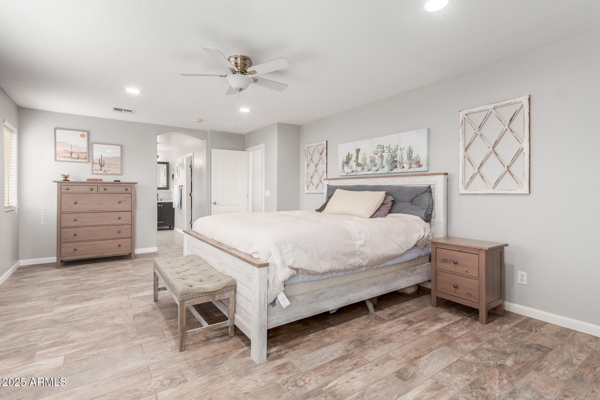 3285 E LAFAYETTE Avenue