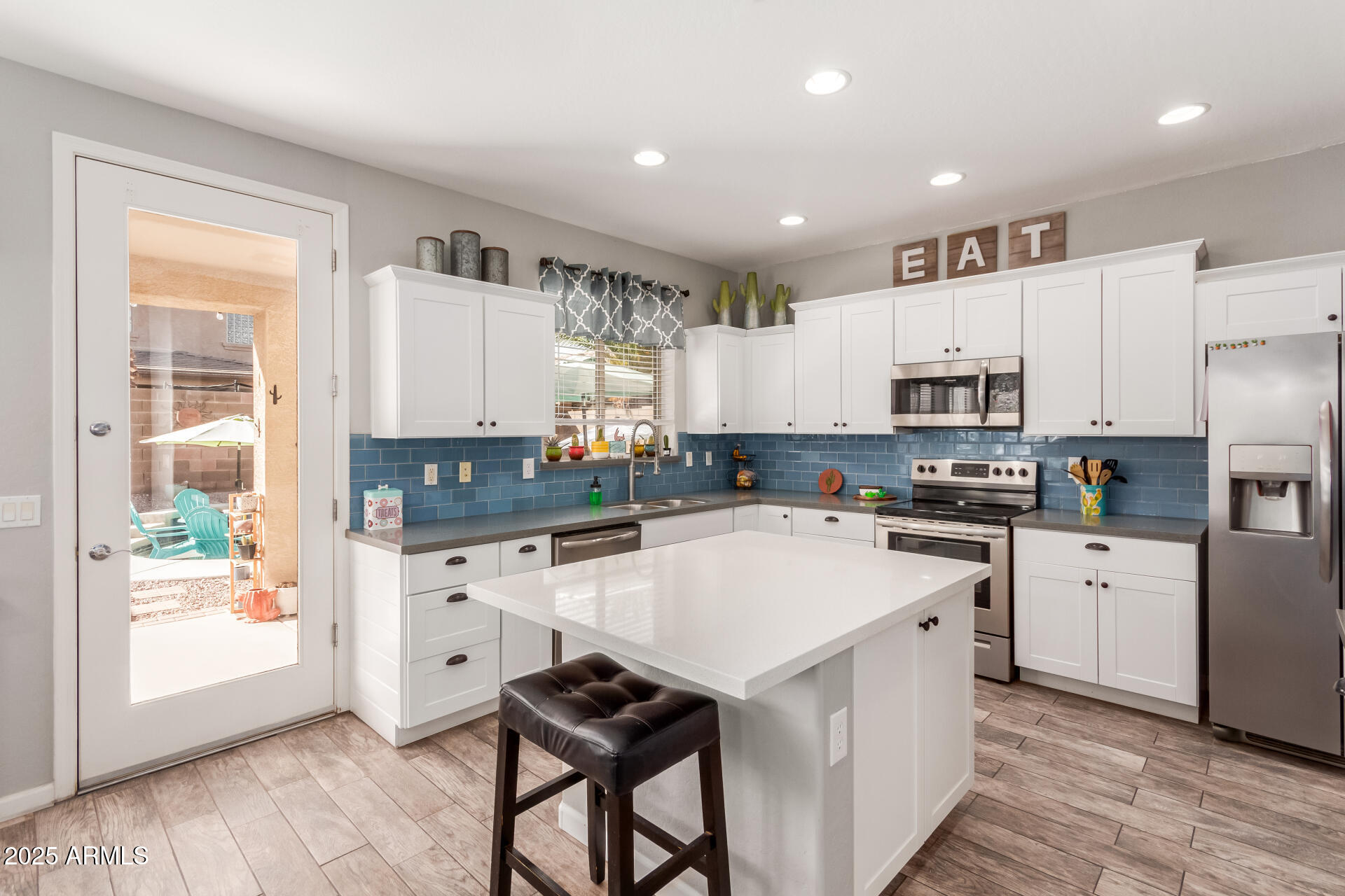 3285 E LAFAYETTE Avenue