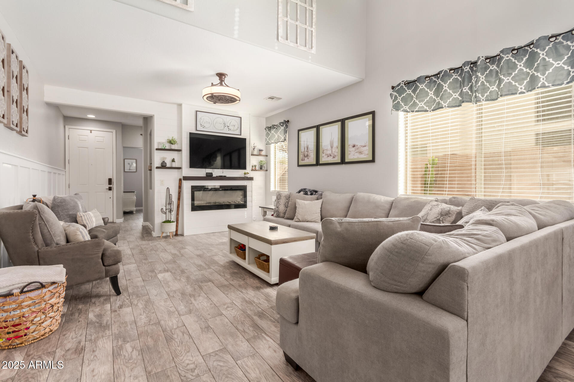 3285 E LAFAYETTE Avenue