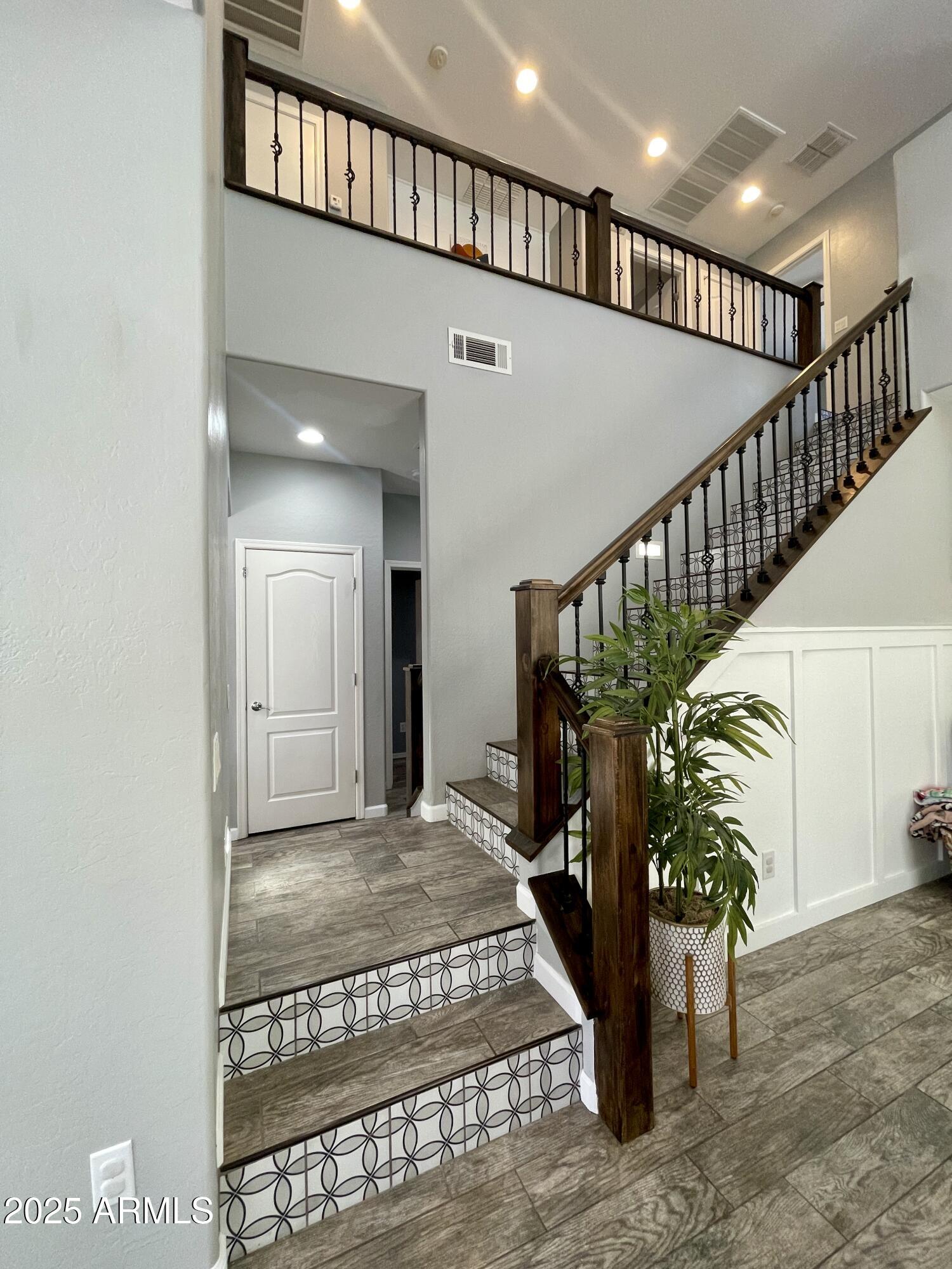 3285 E LAFAYETTE Avenue