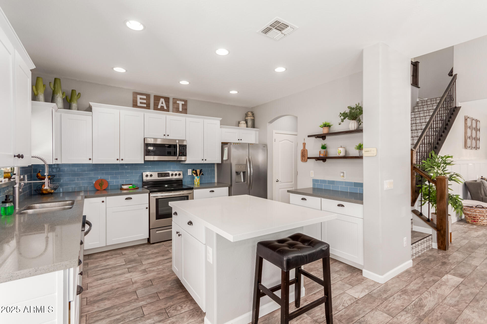 3285 E LAFAYETTE Avenue