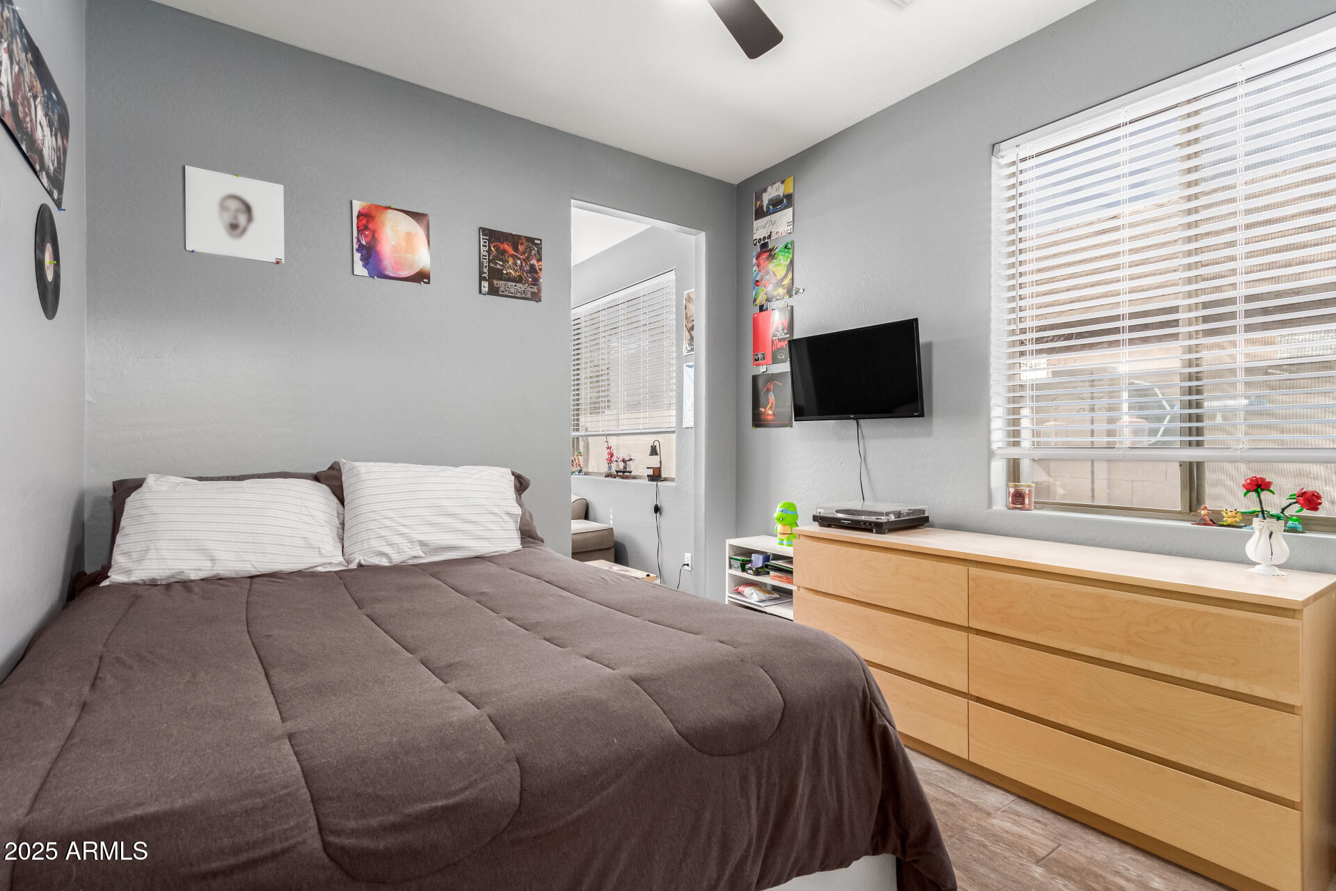 3285 E LAFAYETTE Avenue